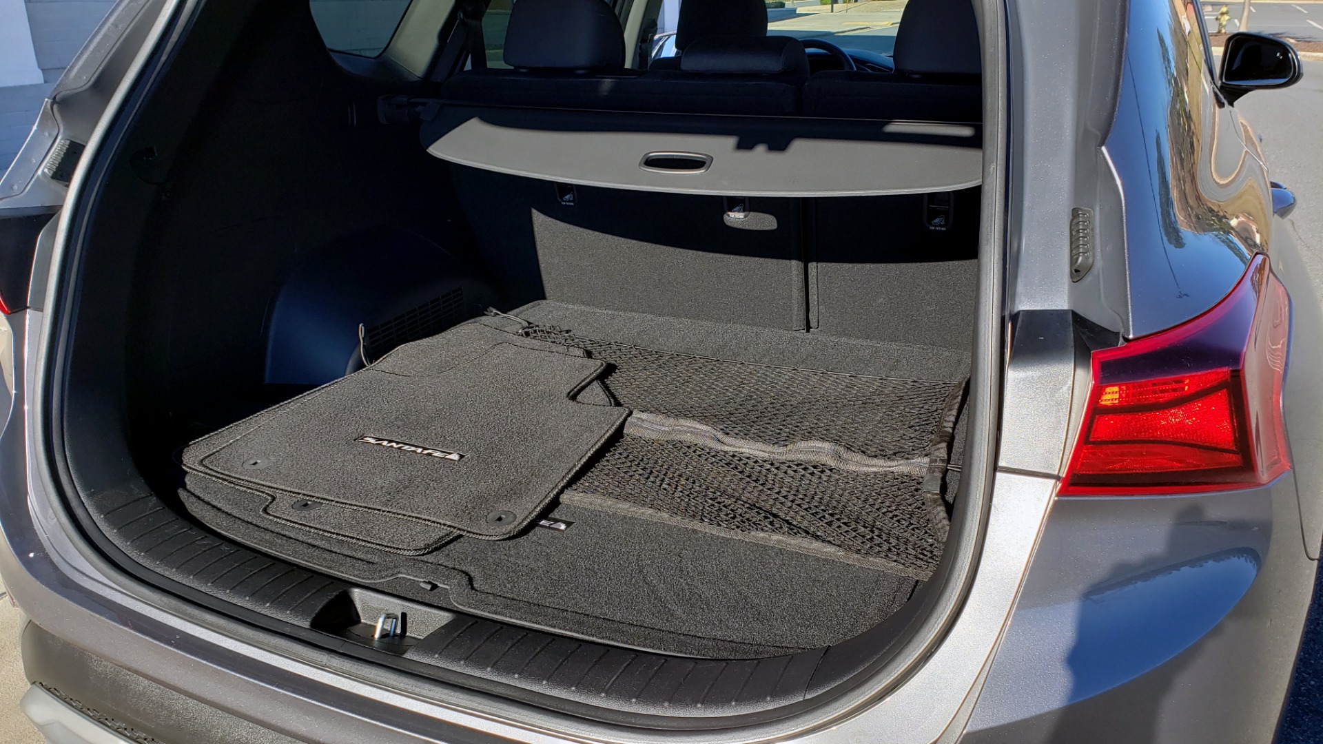 Used 2019 Hyundai SANTA FE SE / 2.4L 4-CYL / 8-SPD AUTO / BLIND SPOT / LANE KEEP ASSIST for sale Sold at Formula Imports in Charlotte NC 28227 17