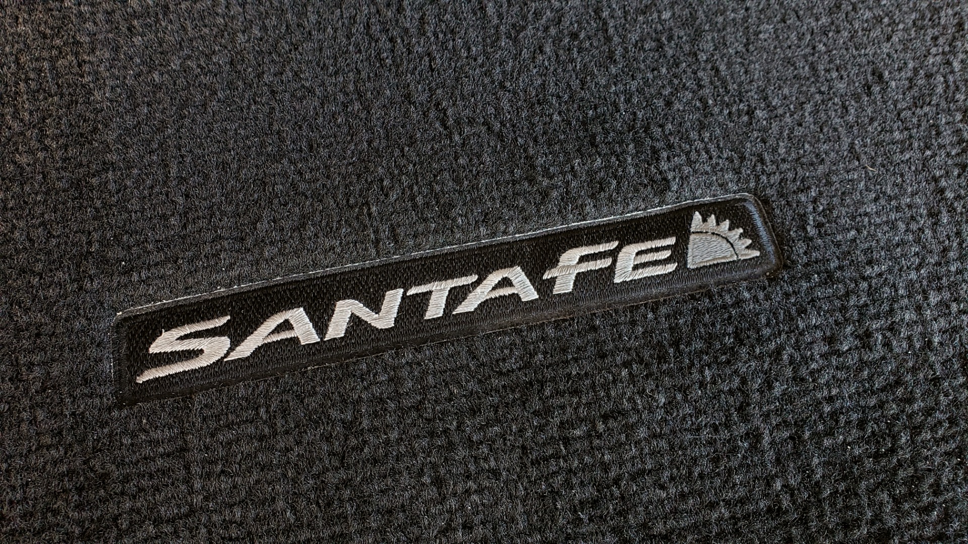 Used 2019 Hyundai SANTA FE SE / 2.4L 4-CYL / 8-SPD AUTO / BLIND SPOT / LANE KEEP ASSIST for sale Sold at Formula Imports in Charlotte NC 28227 18