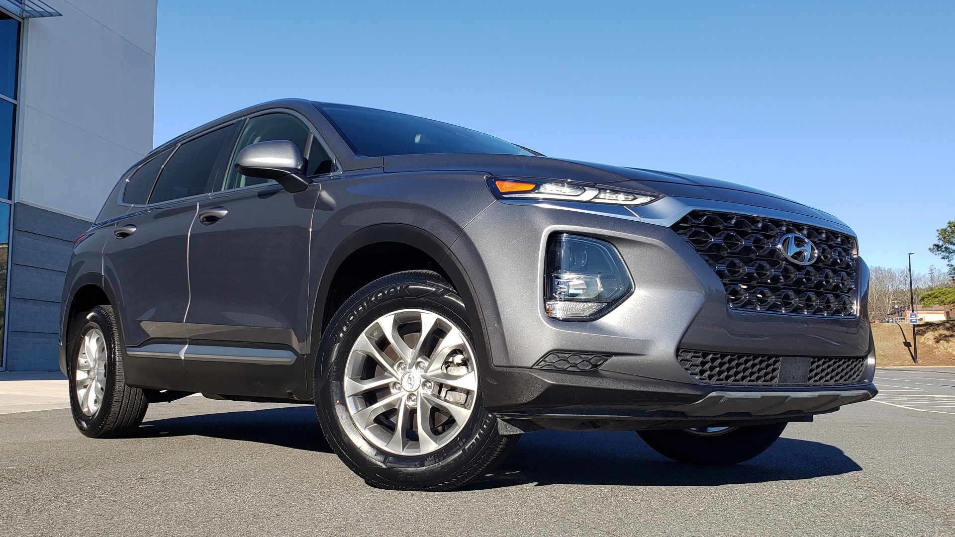 Used 2019 Hyundai SANTA FE SE / 2.4L 4-CYL / 8-SPD AUTO / BLIND SPOT / LANE KEEP ASSIST for sale Sold at Formula Imports in Charlotte NC 28227 2