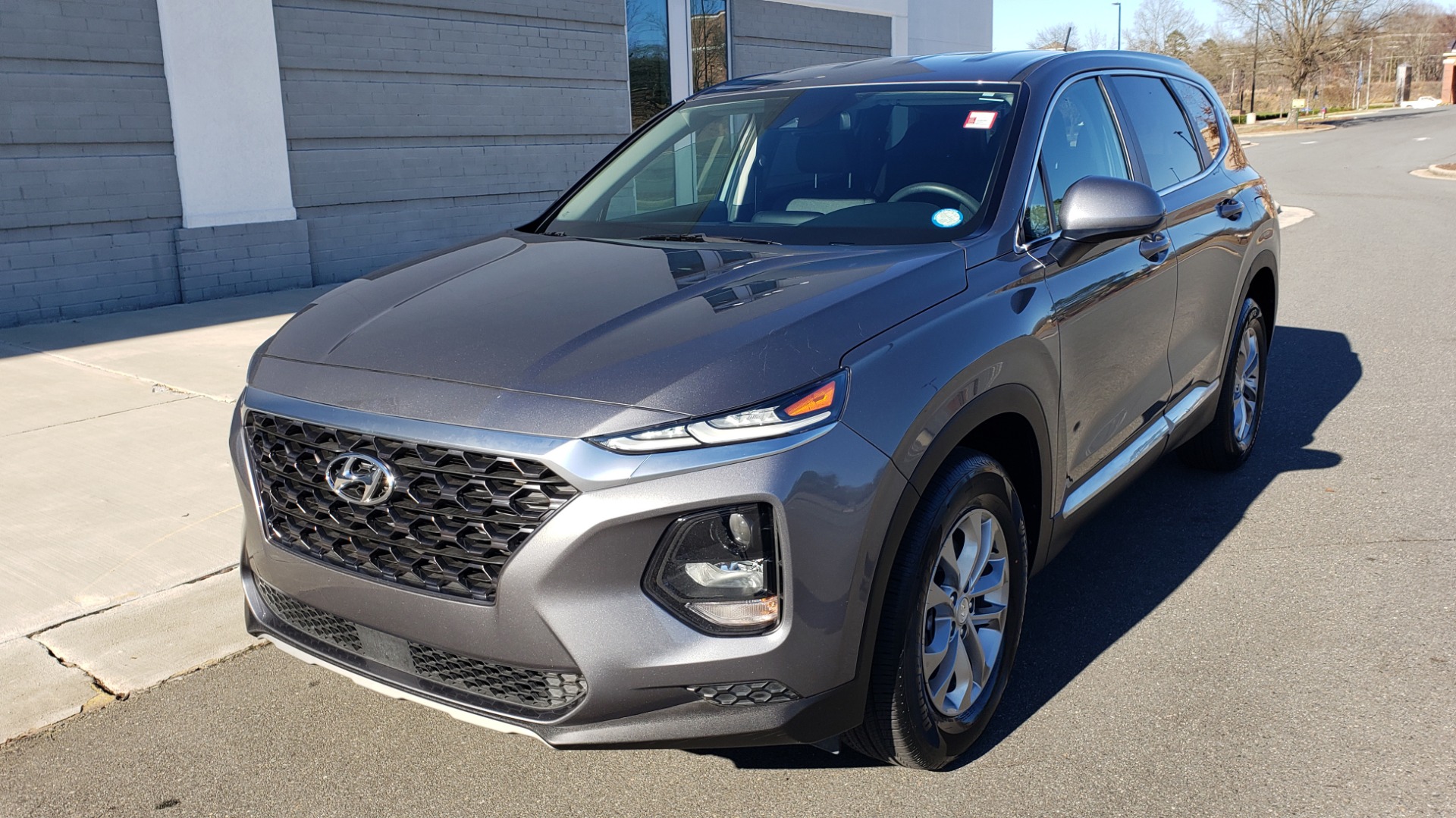 Used 2019 Hyundai SANTA FE SE / 2.4L 4-CYL / 8-SPD AUTO / BLIND SPOT / LANE KEEP ASSIST for sale Sold at Formula Imports in Charlotte NC 28227 4