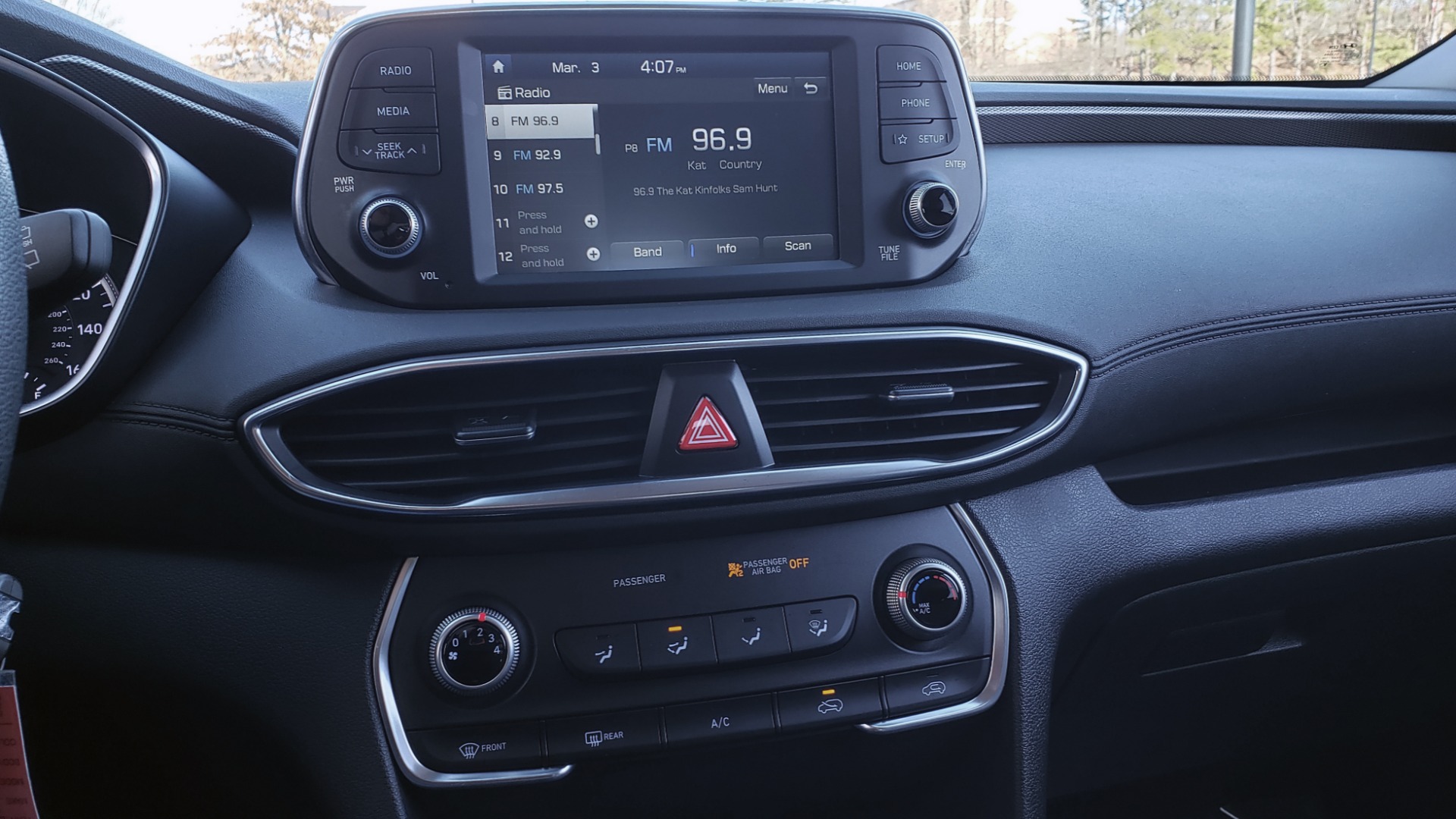 Used 2019 Hyundai SANTA FE SE / 2.4L 4-CYL / 8-SPD AUTO / BLIND SPOT / LANE KEEP ASSIST for sale Sold at Formula Imports in Charlotte NC 28227 44