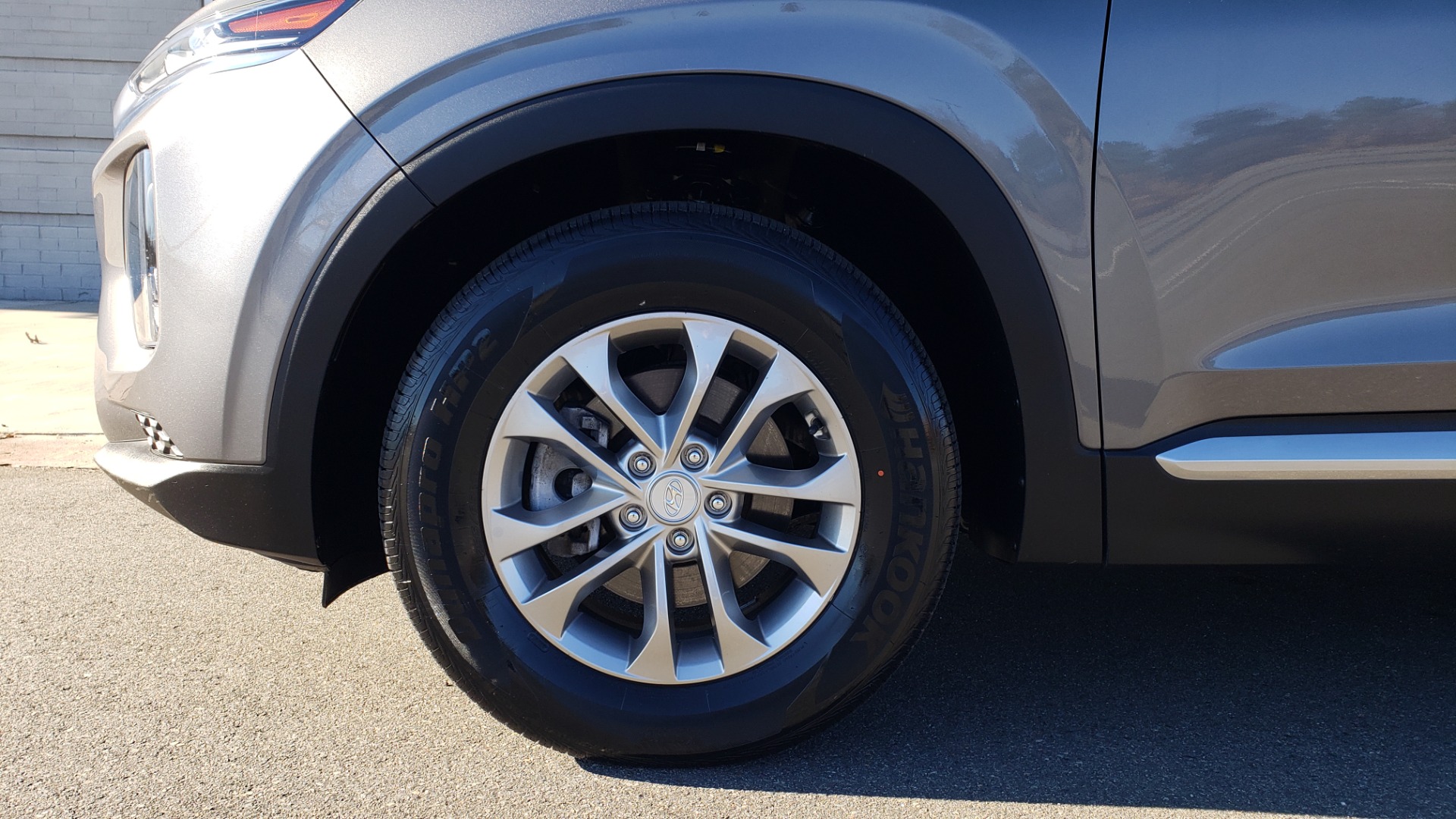 Used 2019 Hyundai SANTA FE SE / 2.4L 4-CYL / 8-SPD AUTO / BLIND SPOT / LANE KEEP ASSIST for sale Sold at Formula Imports in Charlotte NC 28227 77