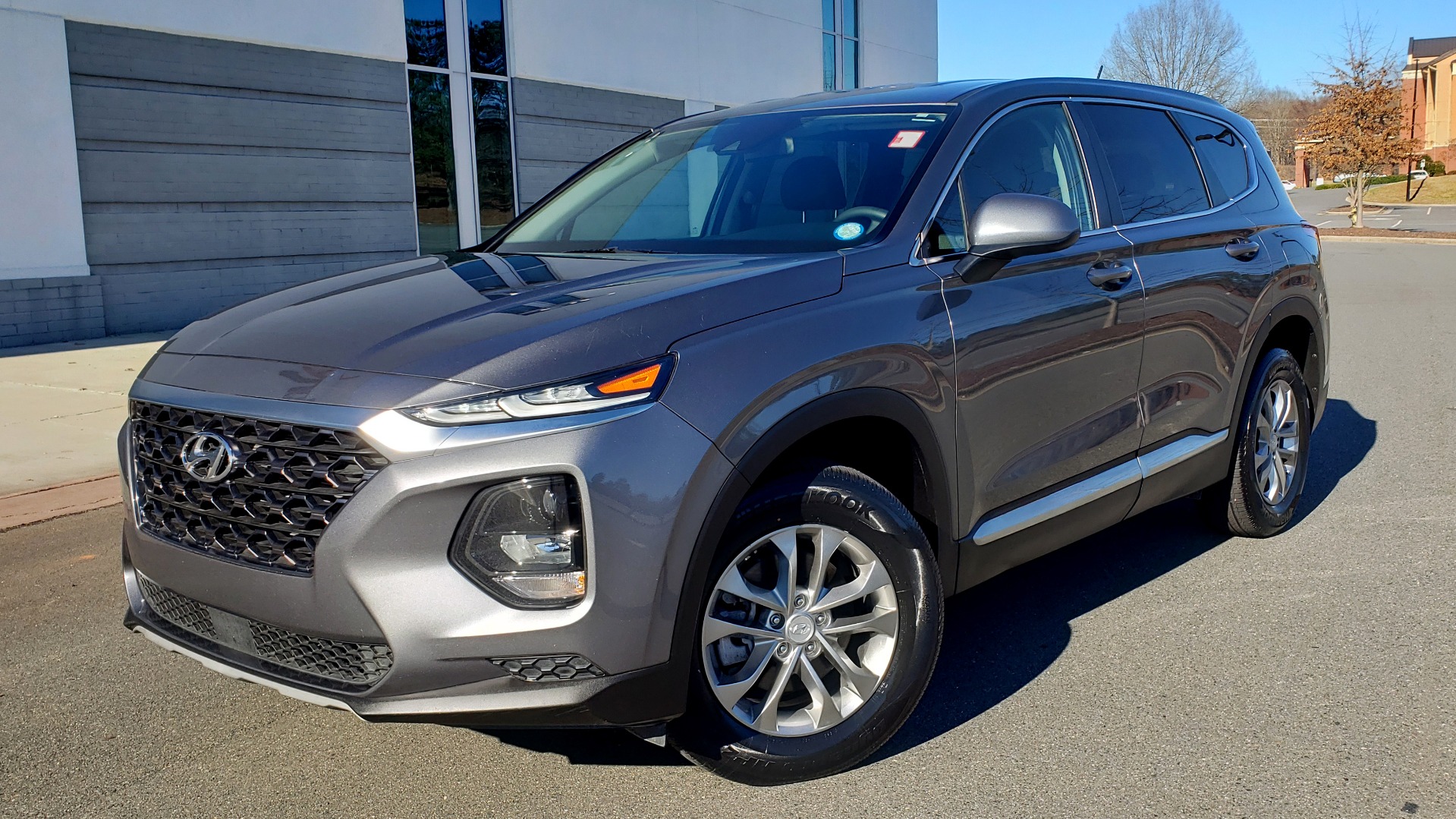 Used 2019 Hyundai SANTA FE SE / 2.4L 4-CYL / 8-SPD AUTO / BLIND SPOT / LANE KEEP ASSIST for sale Sold at Formula Imports in Charlotte NC 28227 1