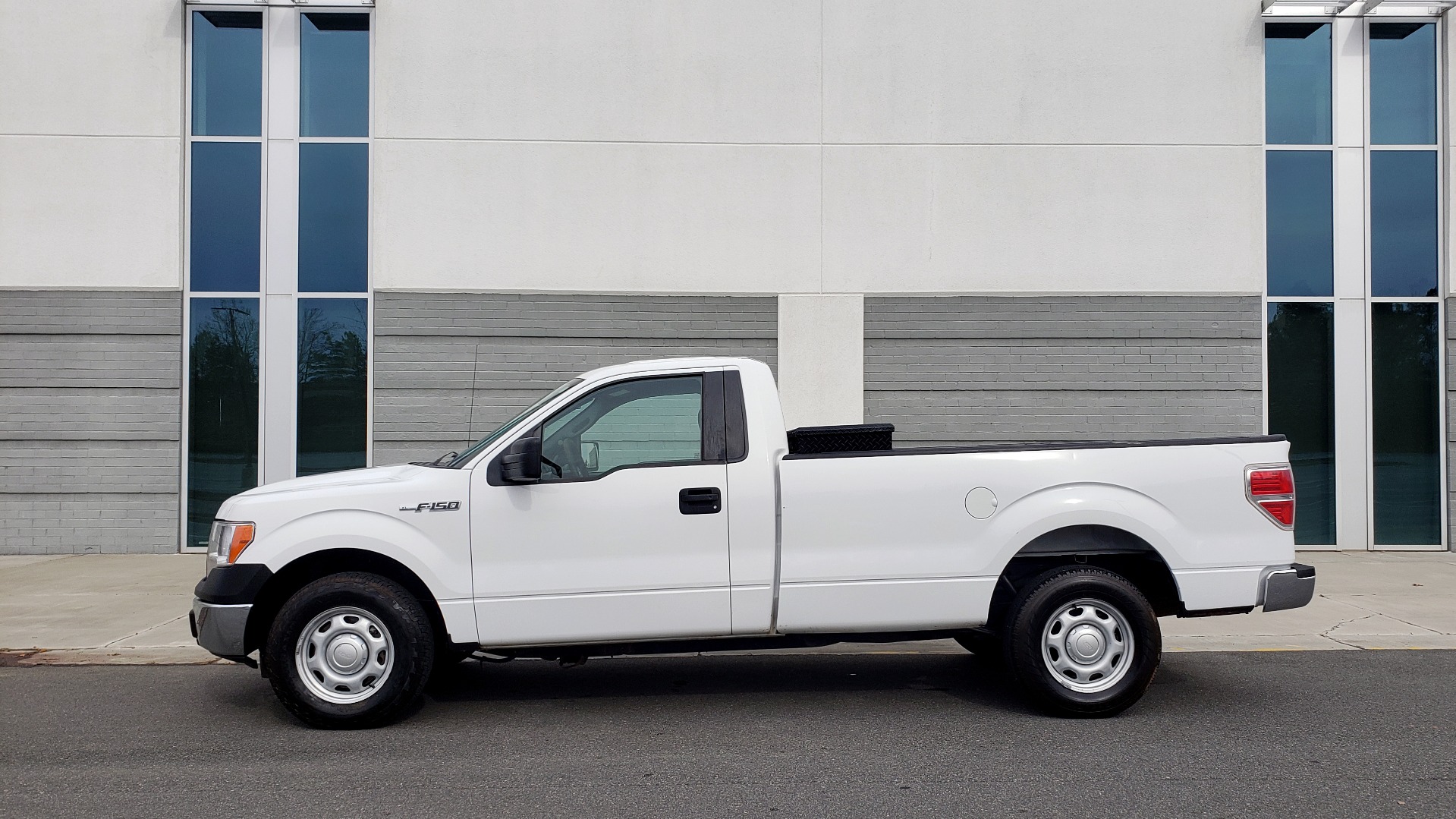 Used 2014 Ford F-150 XL / 2WD / V6 / AUTO / LONG BED / 145IN WB / WORK TRUCK for sale Sold at Formula Imports in Charlotte NC 28227 2