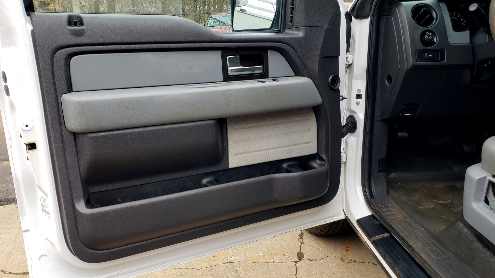 Used 2014 Ford F-150 XL / 2WD / V6 / AUTO / LONG BED / 145IN WB / WORK TRUCK for sale Sold at Formula Imports in Charlotte NC 28227 24