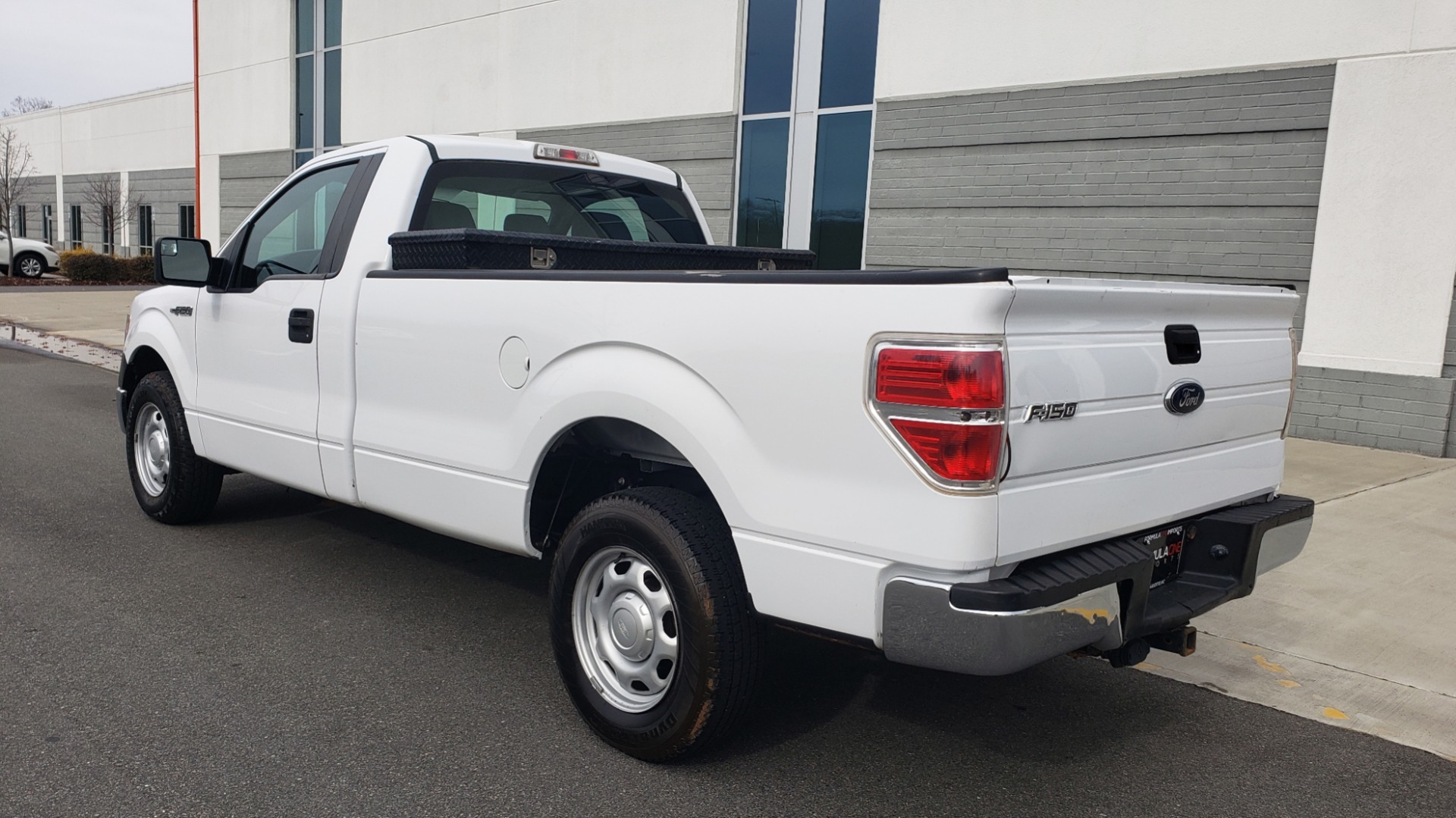 Used 2014 Ford F-150 XL / 2WD / V6 / AUTO / LONG BED / 145IN WB / WORK TRUCK for sale Sold at Formula Imports in Charlotte NC 28227 3