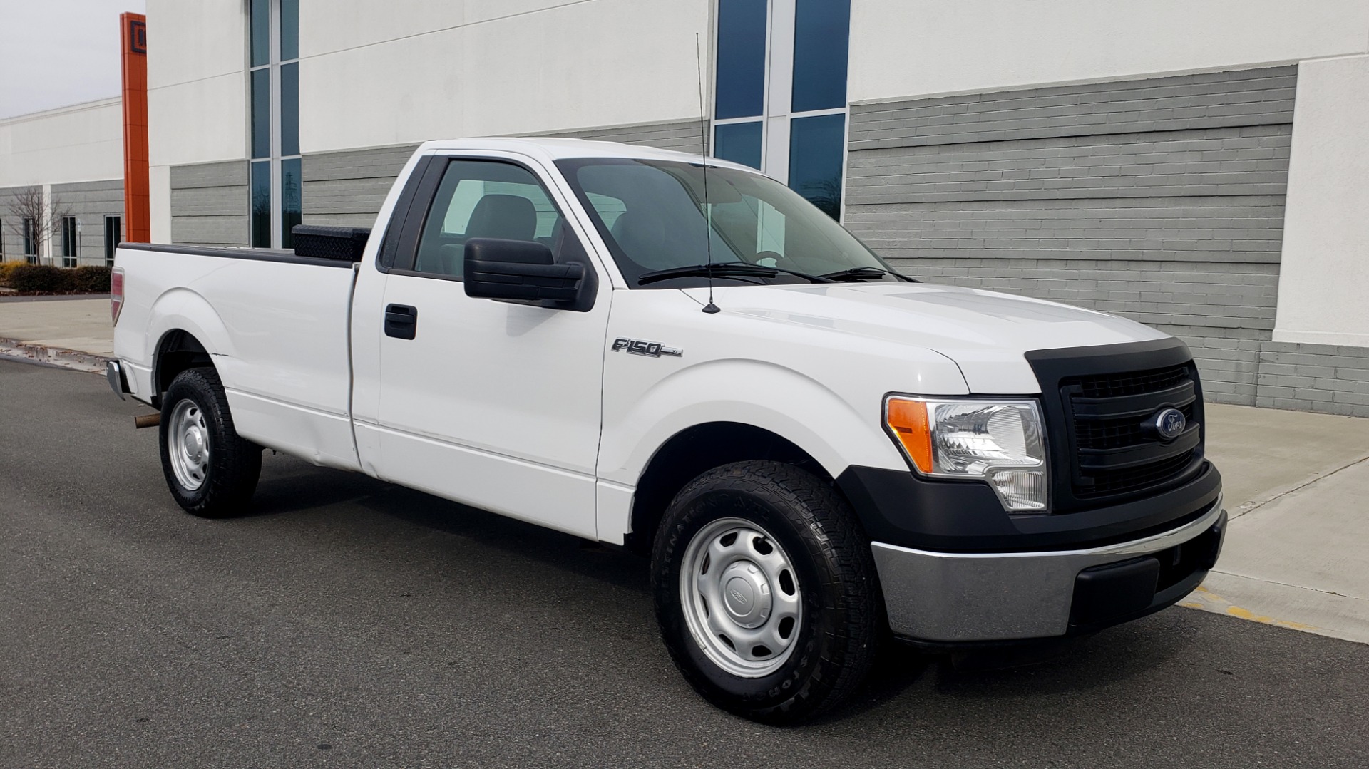 Used 2014 Ford F-150 XL / 2WD / V6 / AUTO / LONG BED / 145IN WB / WORK TRUCK for sale Sold at Formula Imports in Charlotte NC 28227 4