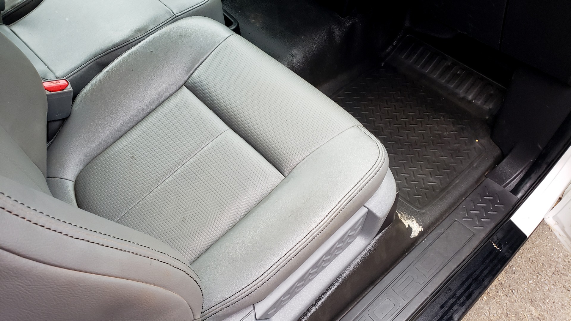 Used 2014 Ford F-150 XL / 2WD / V6 / AUTO / LONG BED / 145IN WB / WORK TRUCK for sale Sold at Formula Imports in Charlotte NC 28227 43