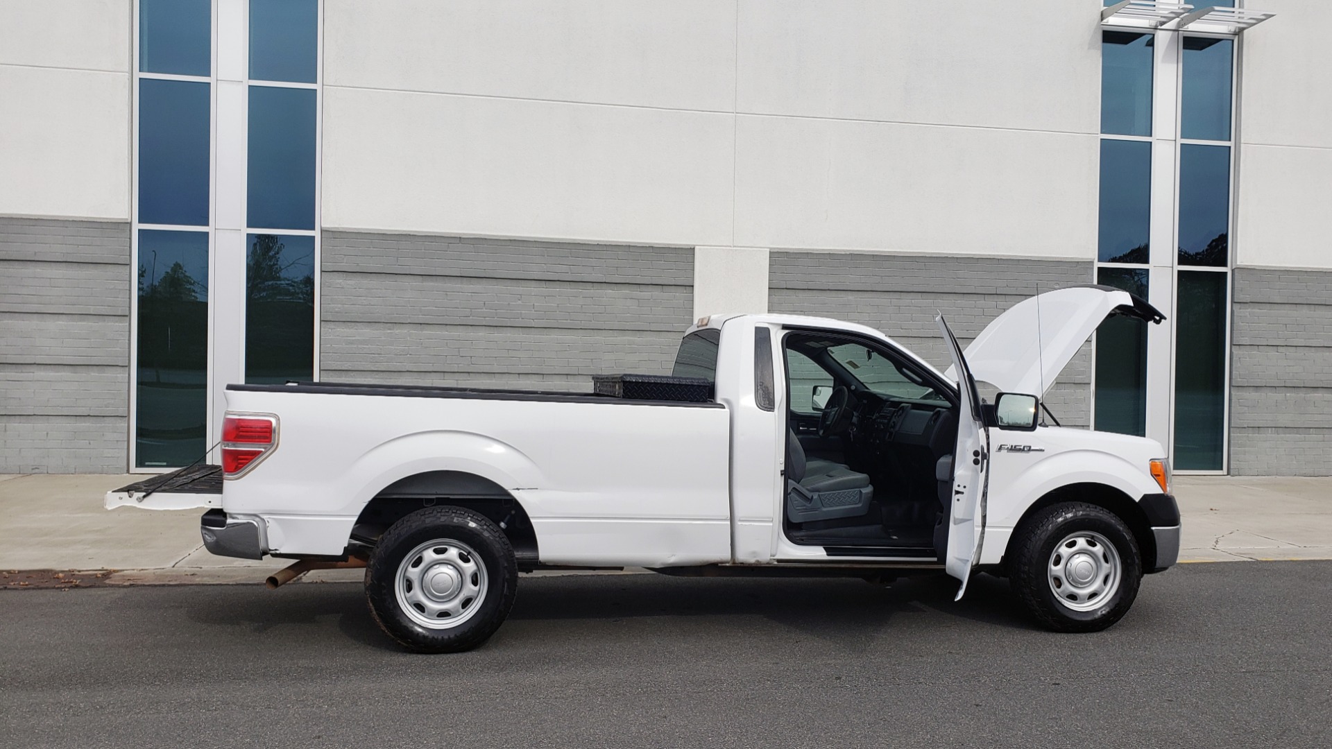 Used 2014 Ford F-150 XL / 2WD / V6 / AUTO / LONG BED / 145IN WB / WORK TRUCK for sale Sold at Formula Imports in Charlotte NC 28227 8