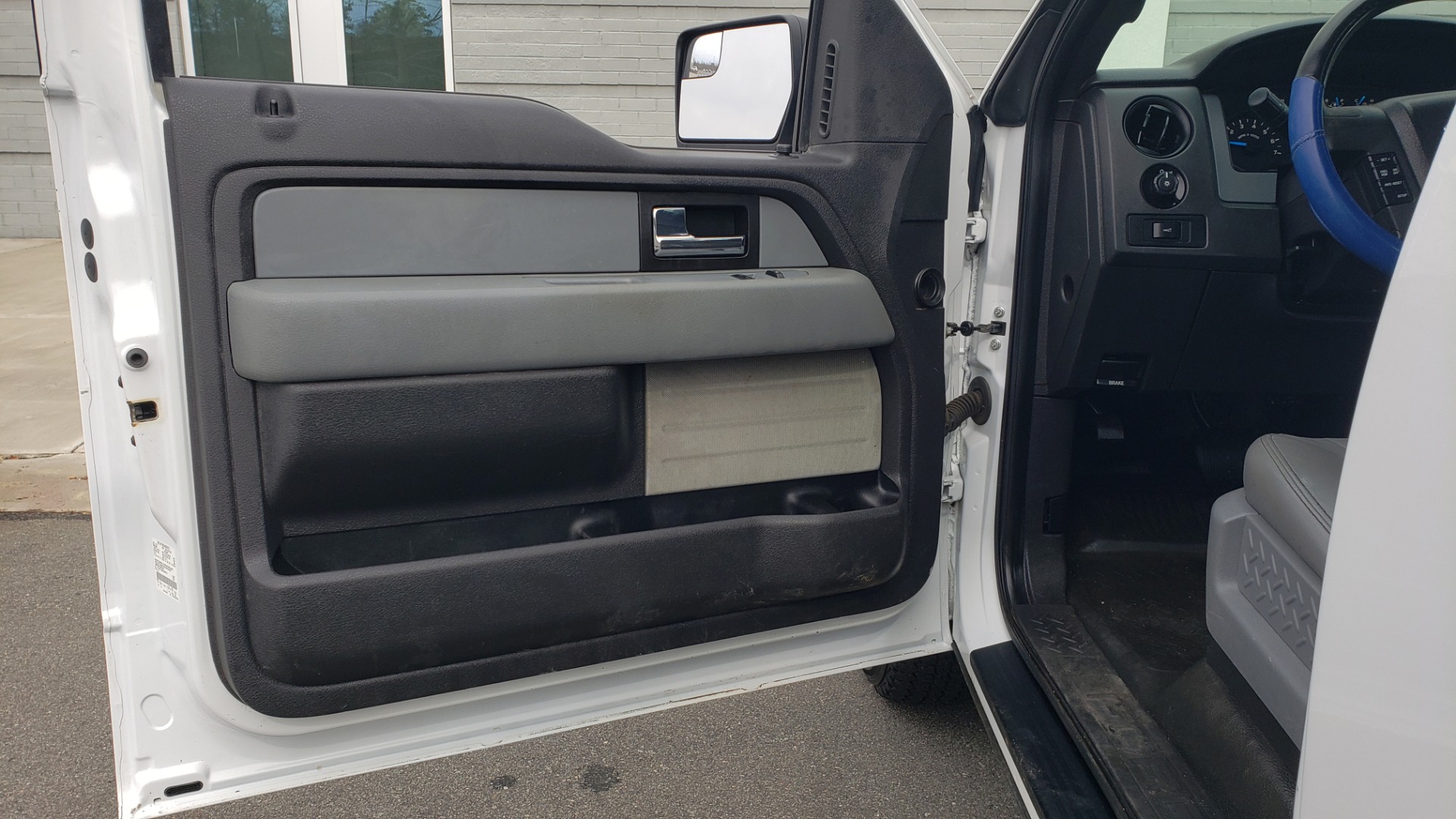 Used 2014 Ford F-150 XL 4X2 REGULAR CAB / 3.7L V6 / 6-SPD AUTO / CRUISE CONTROL for sale Sold at Formula Imports in Charlotte NC 28227 29