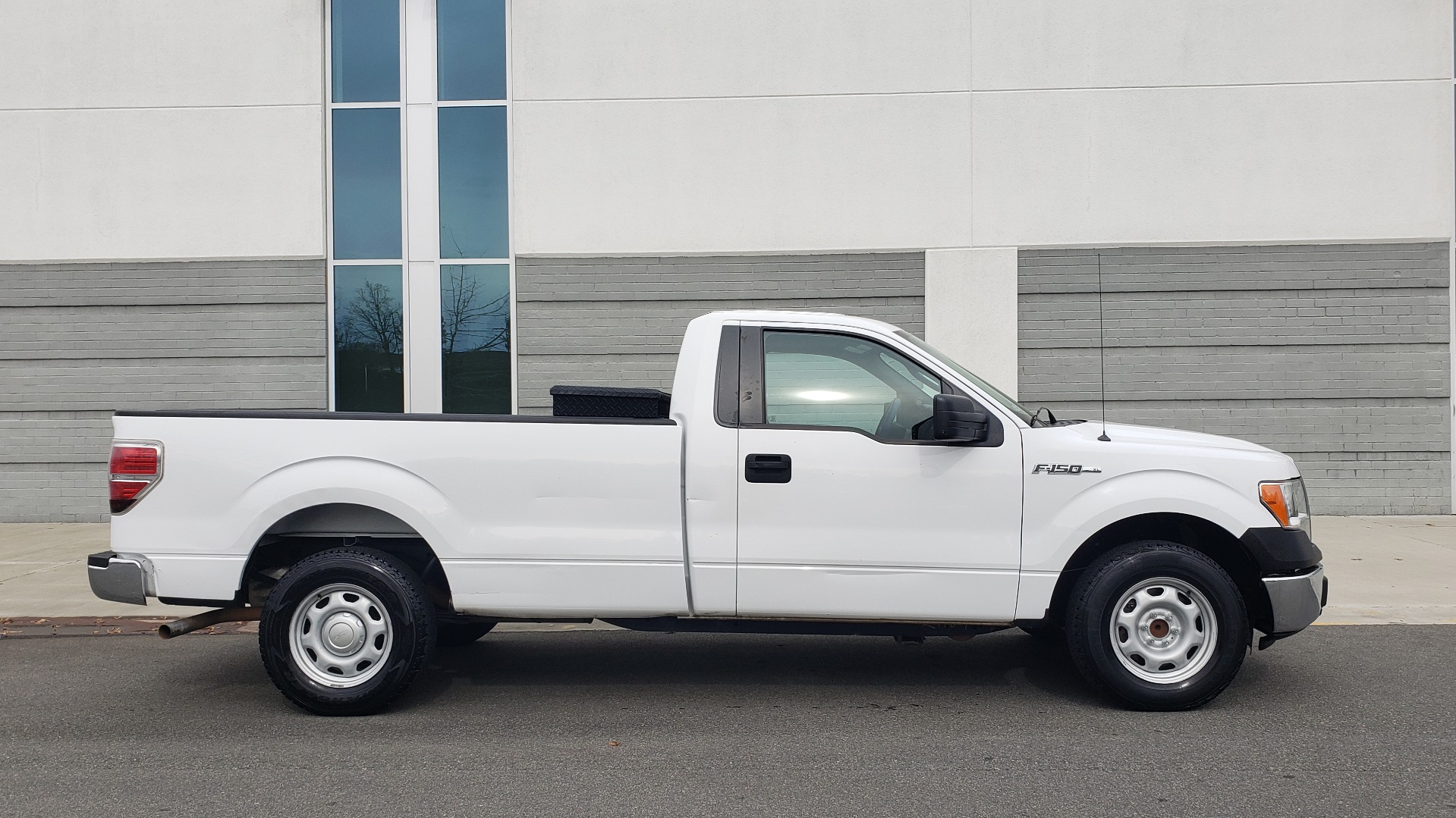 Used 2014 Ford F-150 XL 4X2 REGULAR CAB / 3.7L V6 / 6-SPD AUTO / CRUISE CONTROL for sale Sold at Formula Imports in Charlotte NC 28227 5