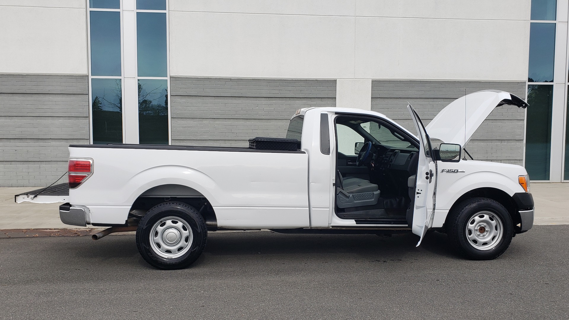 Used 2013 Ford F-150 XL / 2WD / V6 / AUTO / LONG BED / 145IN WB / WORK TRUCK for sale Sold at Formula Imports in Charlotte NC 28227 12