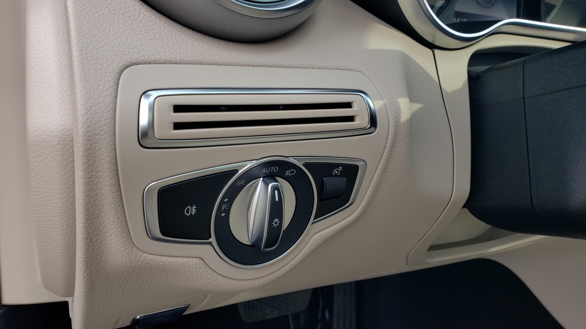 Used 2018 Mercedes-Benz C-CLASS C 300 PREMIUM / PANO-ROOF / HTD STST / APPL CARPLAY / REARVIEW for sale Sold at Formula Imports in Charlotte NC 28227 33
