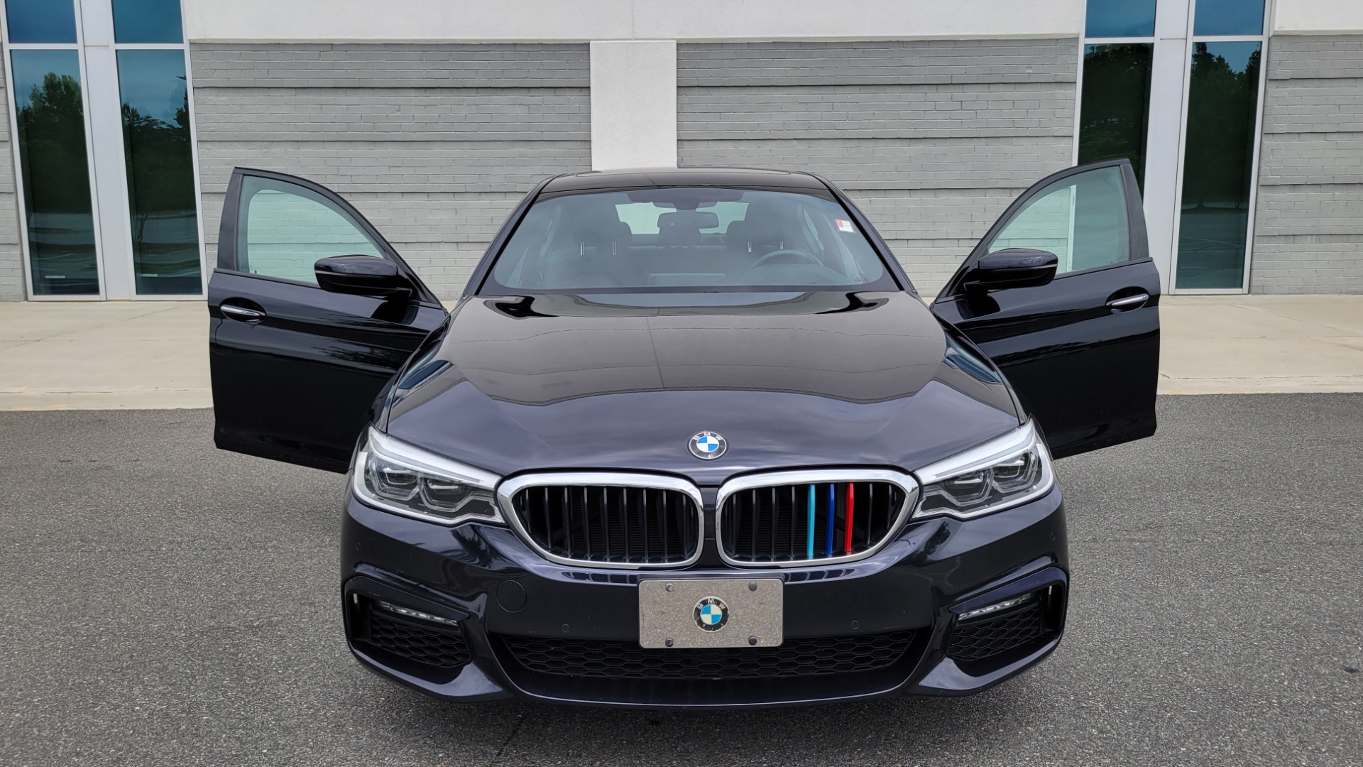 Used 2018 BMW 5 SERIES 530I XDRIVE M-SPORT SEDAN / NAV / HUD / SUNROOF / CAMERA for sale Sold at Formula Imports in Charlotte NC 28227 12