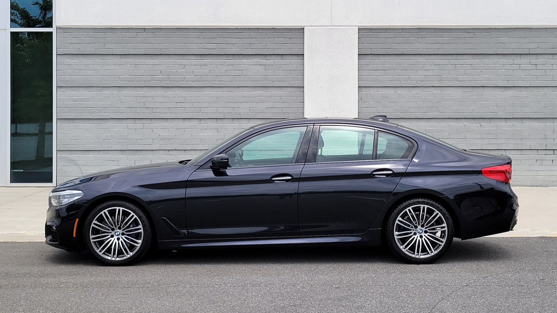 Used 2018 BMW 5 SERIES 530I XDRIVE M-SPORT SEDAN / NAV / HUD / SUNROOF / CAMERA for sale Sold at Formula Imports in Charlotte NC 28227 4