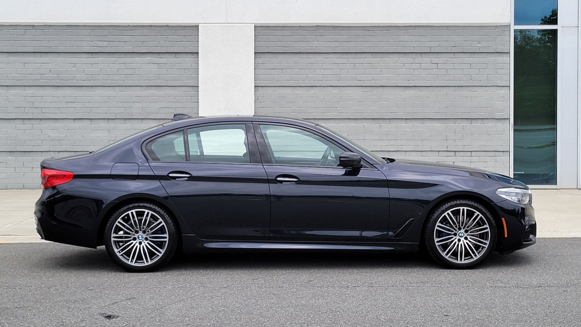 Used 2018 BMW 5 SERIES 530I XDRIVE M-SPORT SEDAN / NAV / HUD / SUNROOF / CAMERA for sale Sold at Formula Imports in Charlotte NC 28227 9
