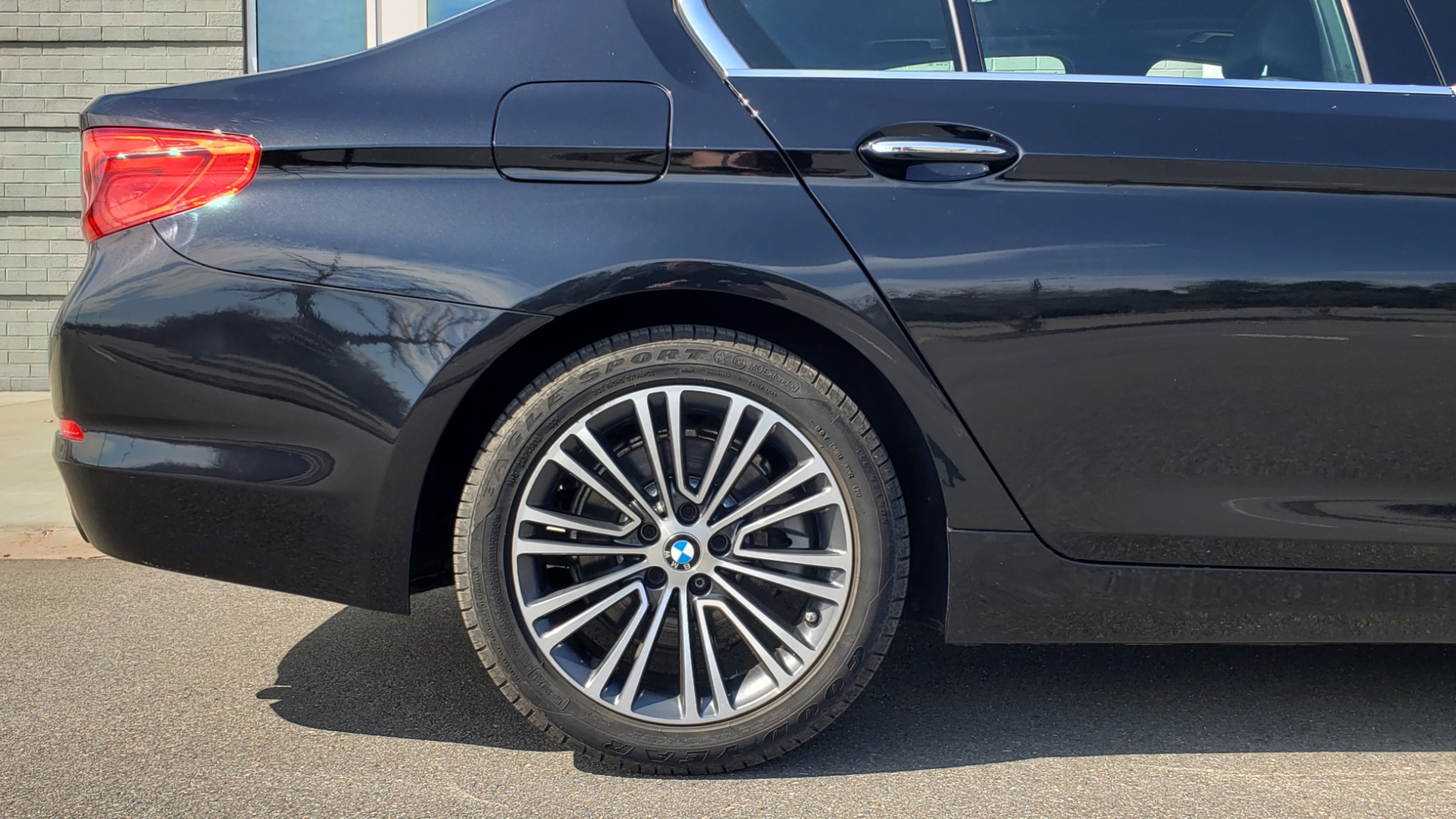 Used 2018 BMW 5 SERIES 530I XDRIVE PREMIUM / NAV / SUNROOF / DRVR ASST / REARVIEW for sale Sold at Formula Imports in Charlotte NC 28227 76