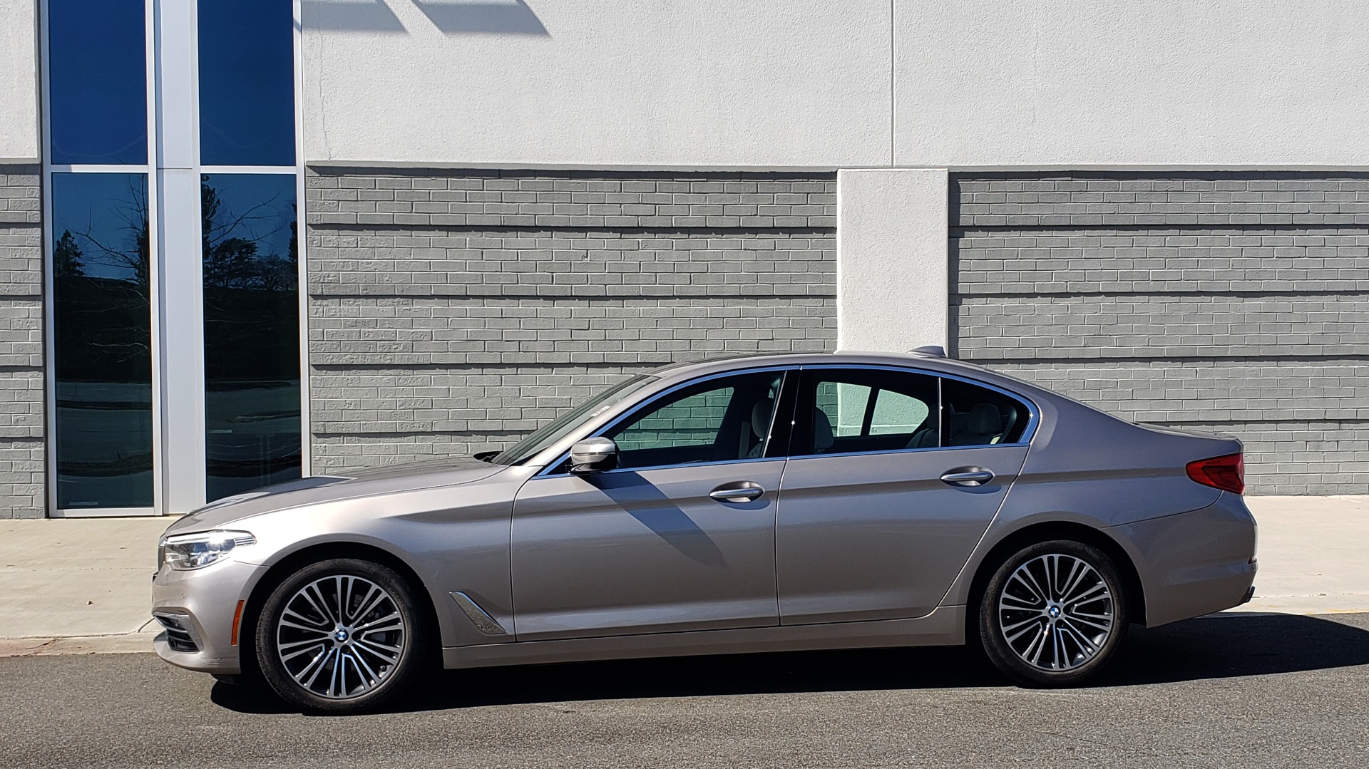 Used 2018 BMW 5 SERIES 540IXDRIVE PREMIUM / DRVR ASST PLUS / LUX PKG / APPLE CARPLAY for sale Sold at Formula Imports in Charlotte NC 28227 2