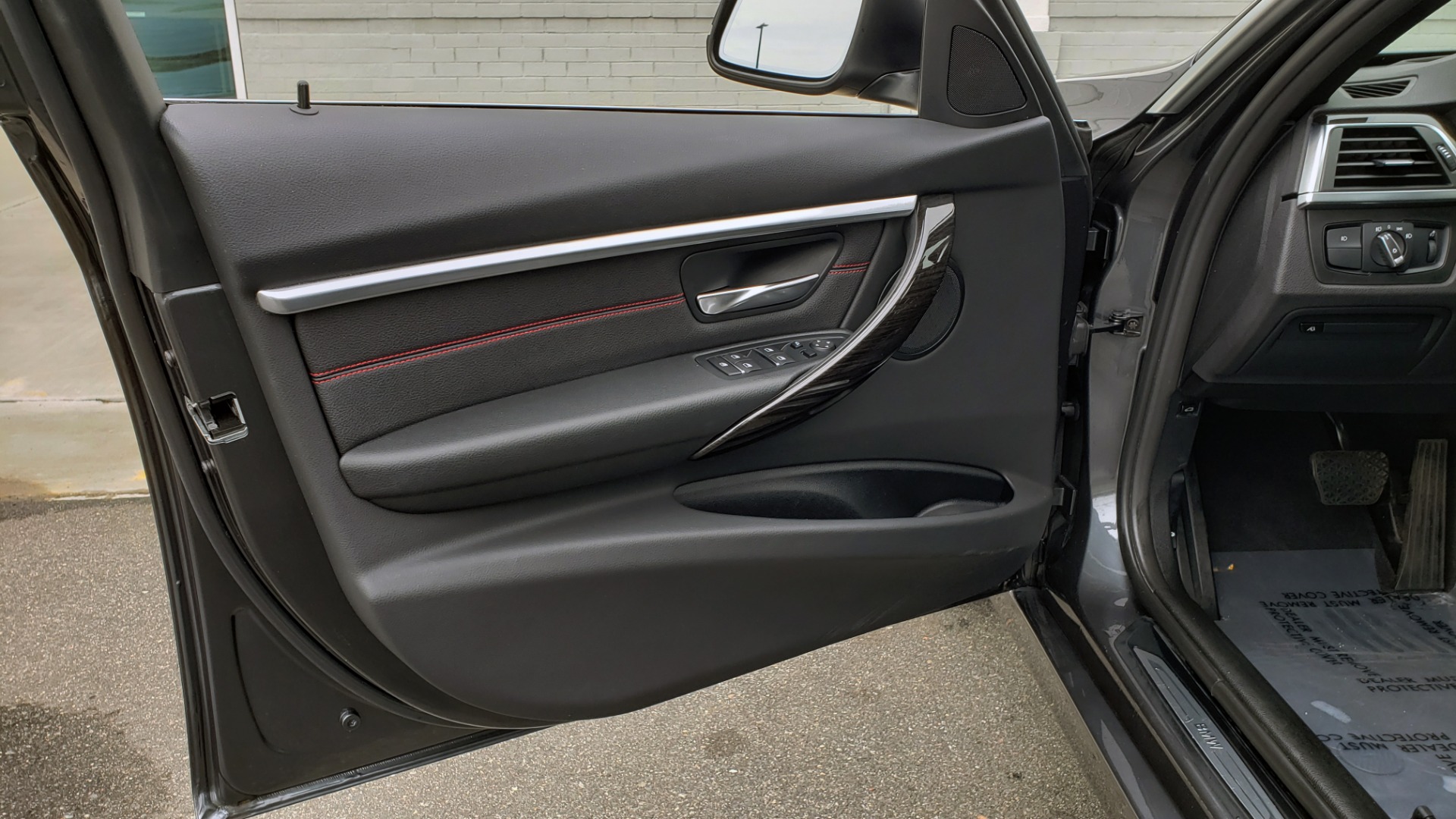 Used 2018 BMW 3 SERIES 330I XDRIVE PREMIUM / CONV PKG NAV / BLIND SPOT / HTD STS / REARVIEW for sale Sold at Formula Imports in Charlotte NC 28227 31