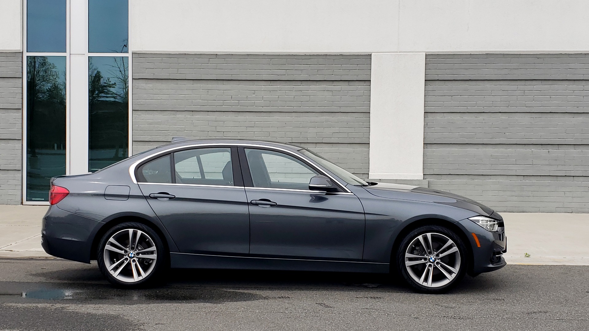 Used 2018 BMW 3 SERIES 330I XDRIVE PREMIUM / CONV PKG NAV / BLIND SPOT / HTD STS / REARVIEW for sale Sold at Formula Imports in Charlotte NC 28227 4