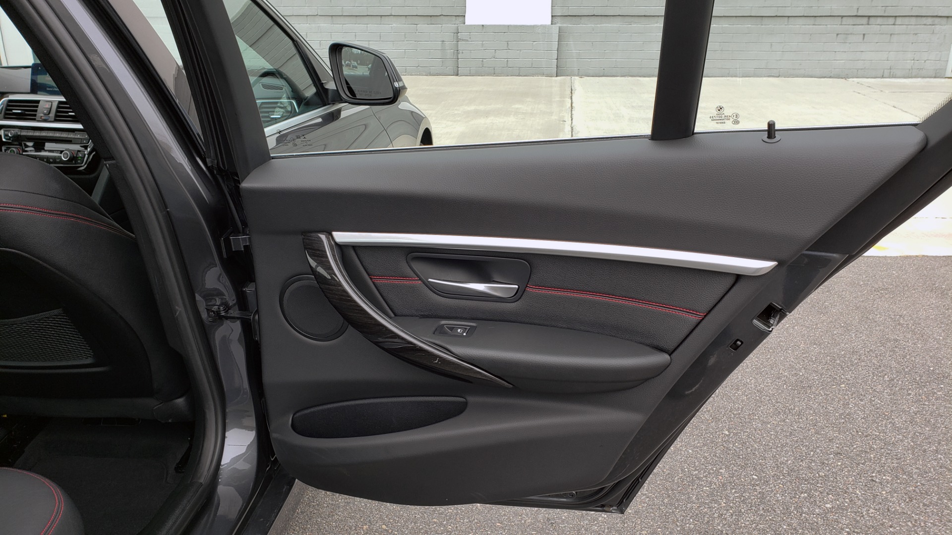 Used 2018 BMW 3 SERIES 330I XDRIVE PREMIUM / CONV PKG NAV / BLIND SPOT / HTD STS / REARVIEW for sale Sold at Formula Imports in Charlotte NC 28227 71