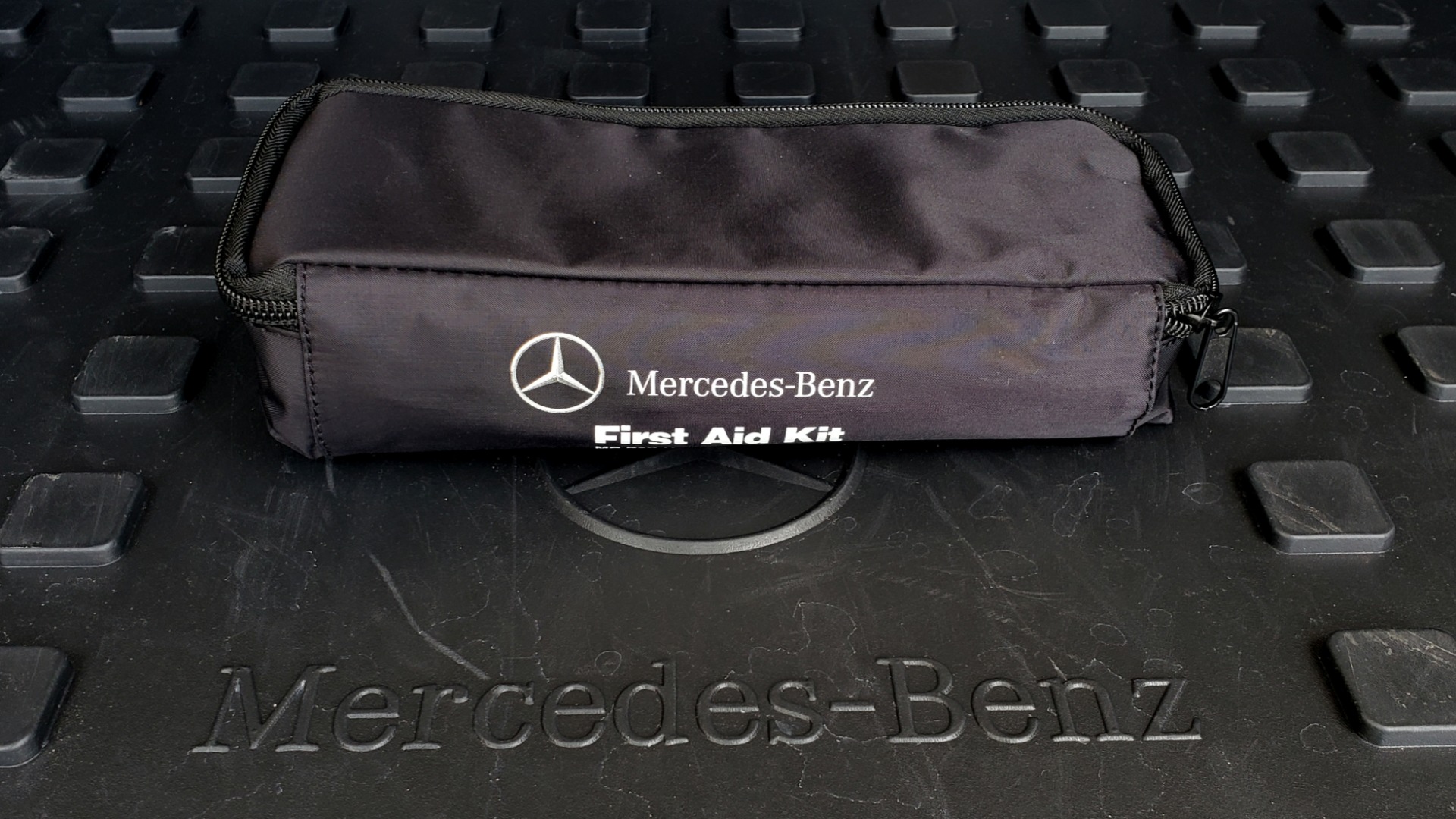 Used 2018 Mercedes-Benz GLC 300 PREMIUM / PANO-ROOF / HTD STS / REARVIEW for sale Sold at Formula Imports in Charlotte NC 28227 17