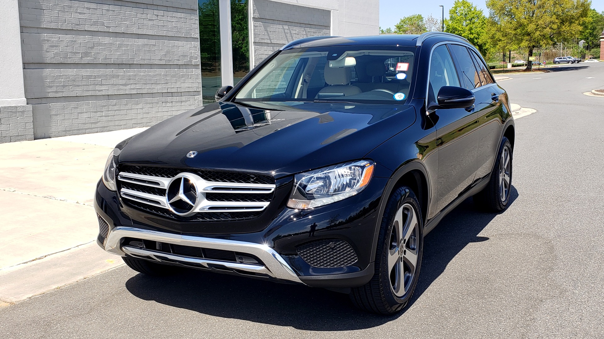 Used 2018 Mercedes-Benz GLC 300 PREMIUM / PANO-ROOF / HTD STS / REARVIEW for sale Sold at Formula Imports in Charlotte NC 28227 2