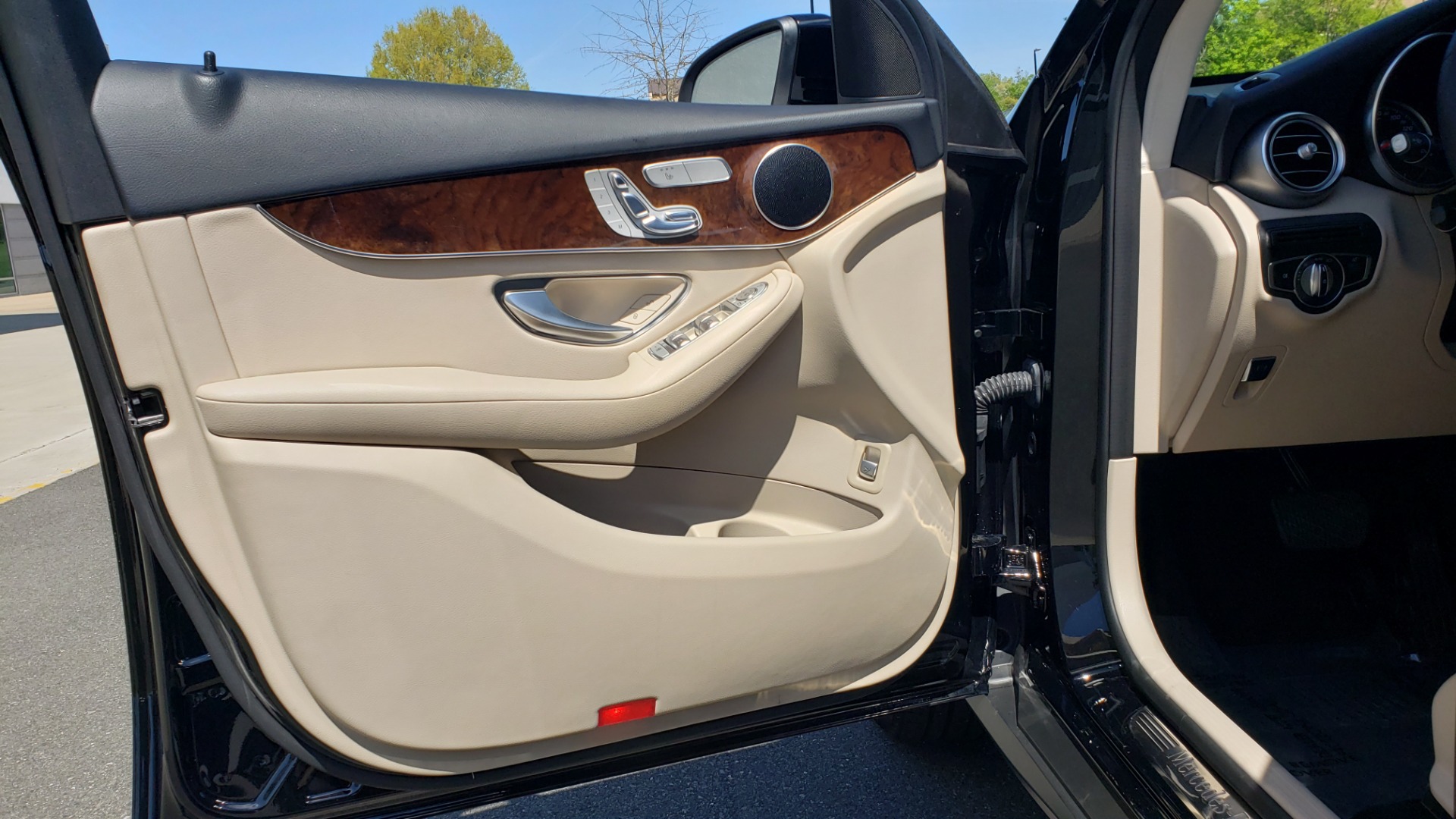 Used 2018 Mercedes-Benz GLC 300 PREMIUM / PANO-ROOF / HTD STS / REARVIEW for sale Sold at Formula Imports in Charlotte NC 28227 27