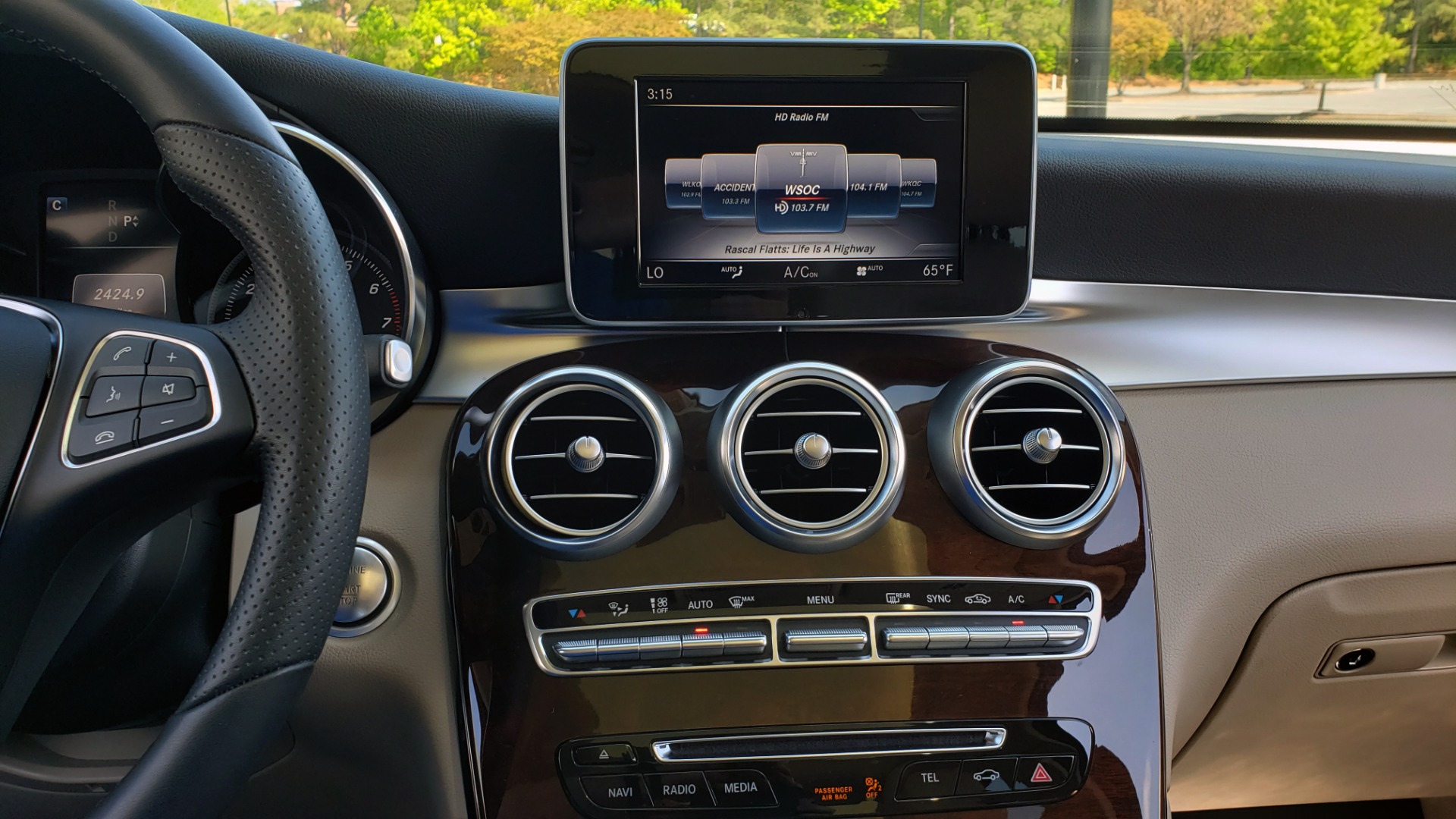 Used 2018 Mercedes-Benz GLC 300 PREMIUM / PANO-ROOF / HTD STS / REARVIEW for sale Sold at Formula Imports in Charlotte NC 28227 39