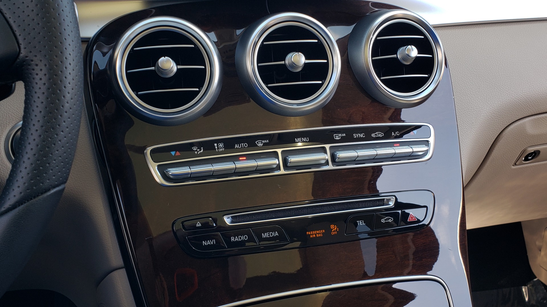 Used 2018 Mercedes-Benz GLC 300 PREMIUM / PANO-ROOF / HTD STS / REARVIEW for sale Sold at Formula Imports in Charlotte NC 28227 42