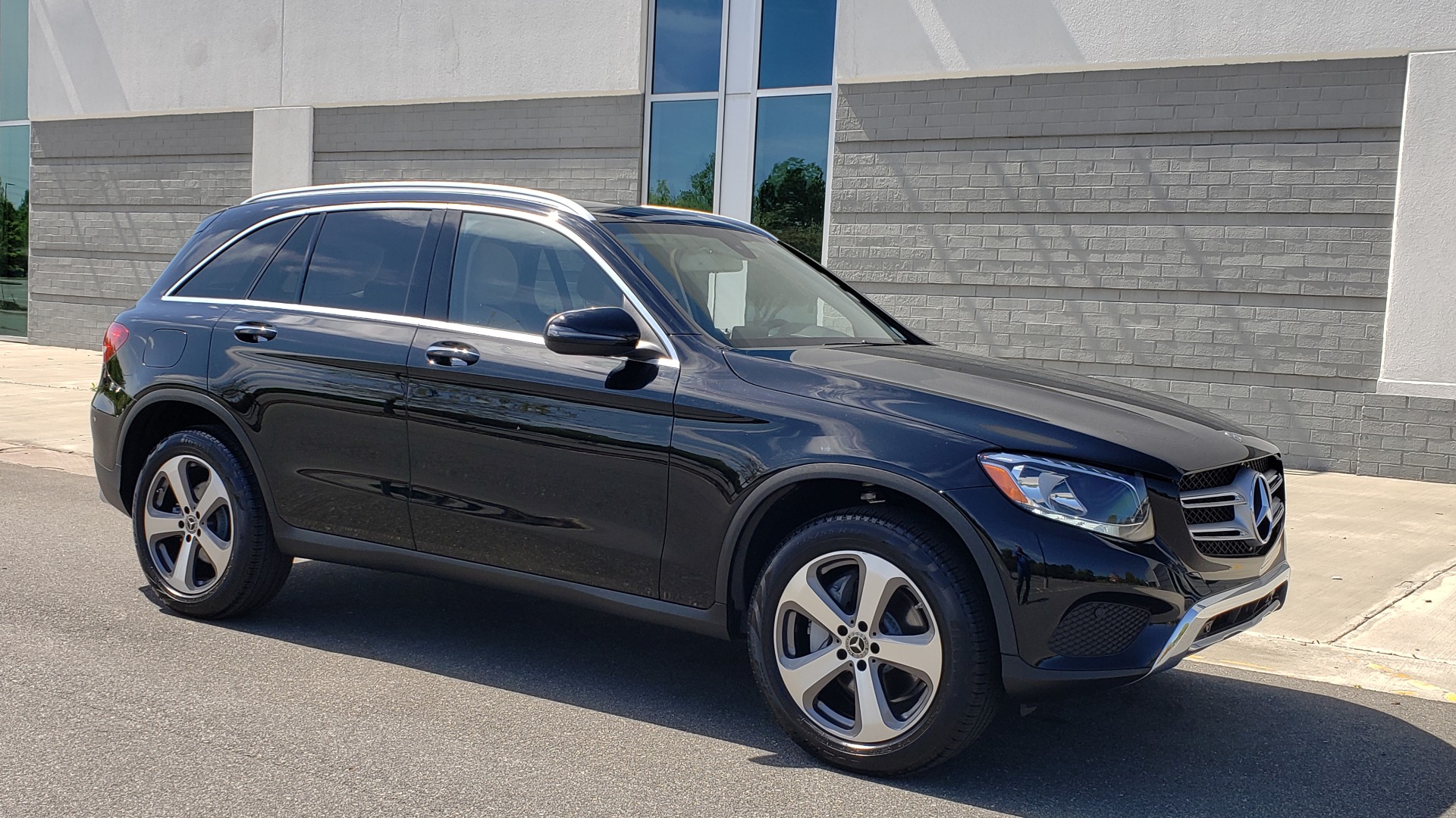 Used 2018 Mercedes-Benz GLC 300 PREMIUM / PANO-ROOF / HTD STS / REARVIEW for sale Sold at Formula Imports in Charlotte NC 28227 7