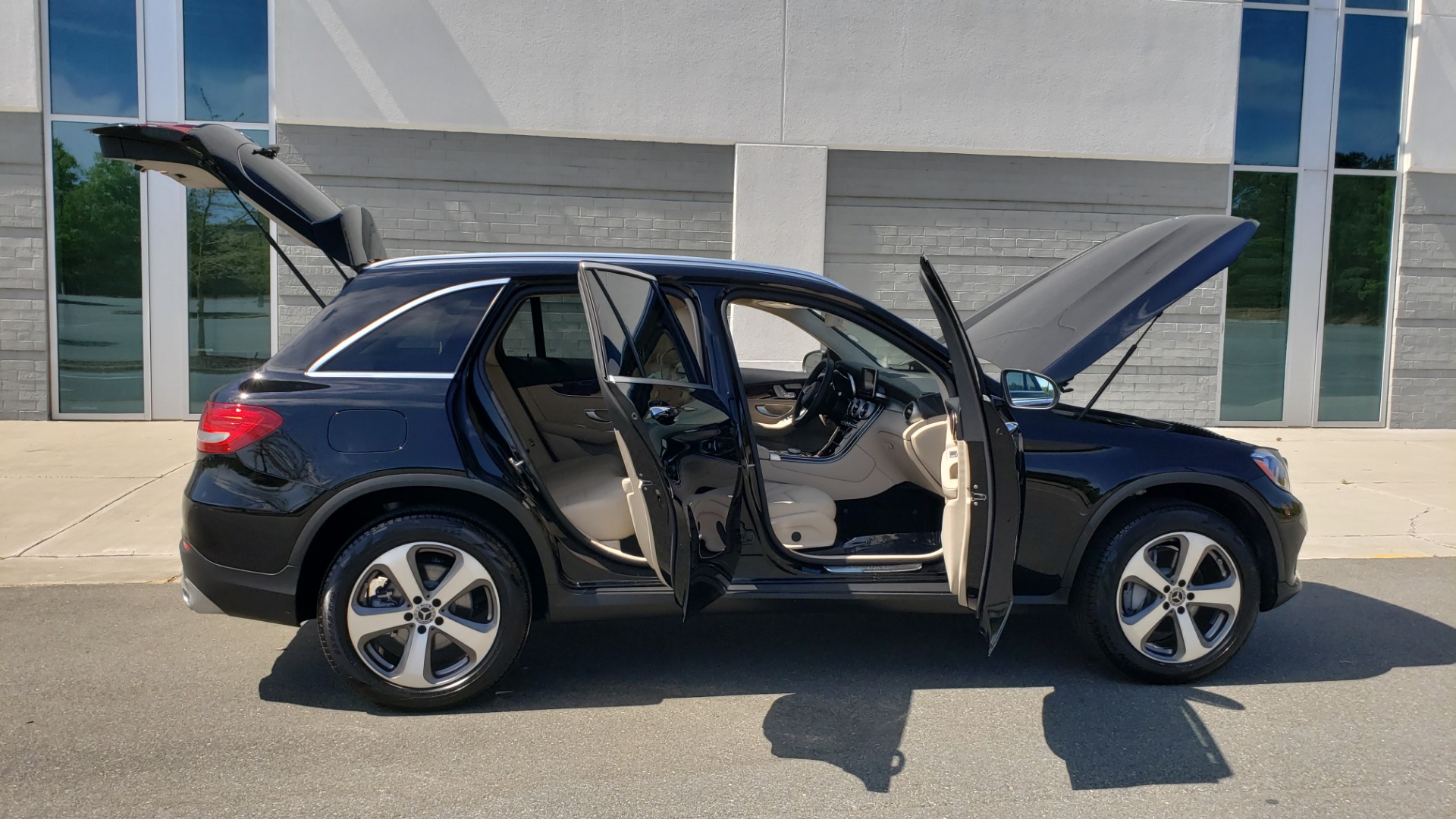 Used 2018 Mercedes-Benz GLC 300 PREMIUM / PANO-ROOF / HTD STS / REARVIEW for sale Sold at Formula Imports in Charlotte NC 28227 9