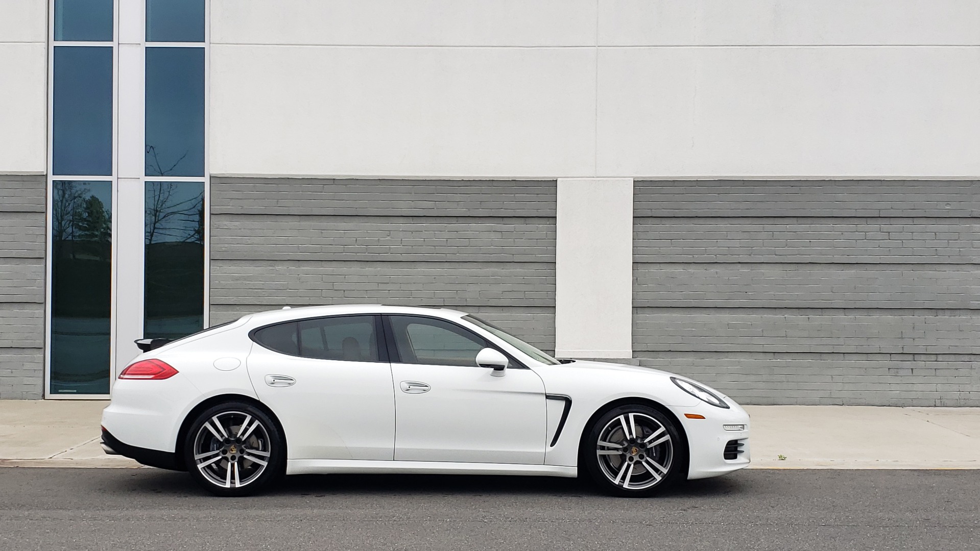 Used 2016 Porsche PANAMERA EDITION / 3.6L V6 / PDK TANS / PREMIUM PKG / LDW / PARK ASSIST for sale Sold at Formula Imports in Charlotte NC 28227 4