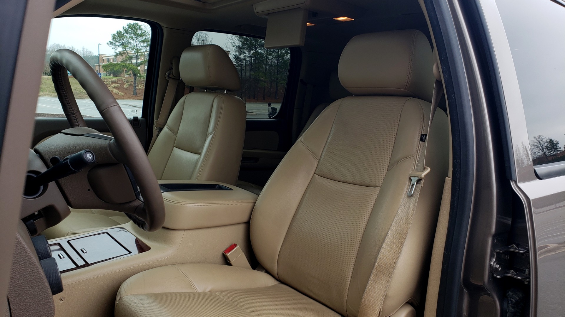 Used 2014 Chevrolet SUBURBAN LTZ / 4WD / ENTERTAINMENT / NAV / SUNROOF / TRAILER PKG for sale Sold at Formula Imports in Charlotte NC 28227 35