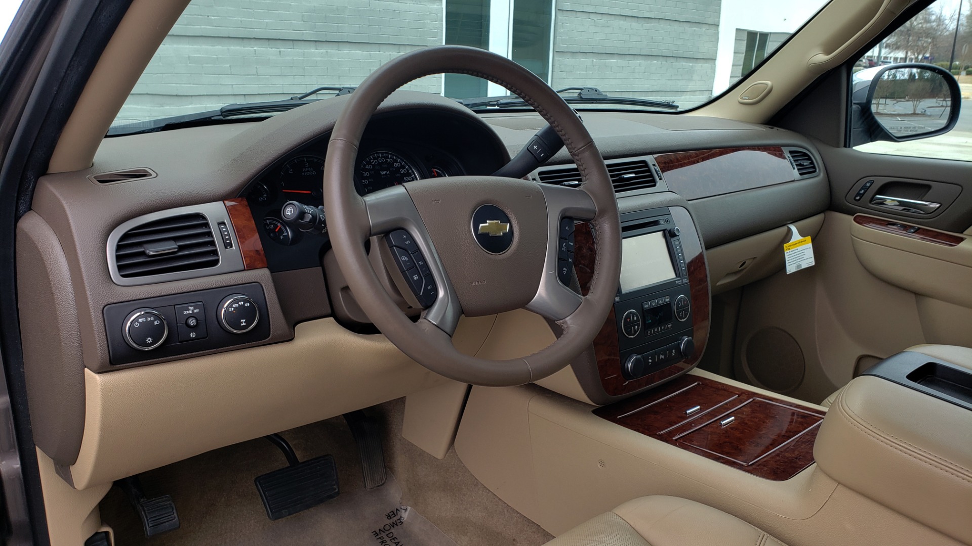 Used 2014 Chevrolet SUBURBAN LTZ / 4WD / ENTERTAINMENT / NAV / SUNROOF / TRAILER PKG for sale Sold at Formula Imports in Charlotte NC 28227 36