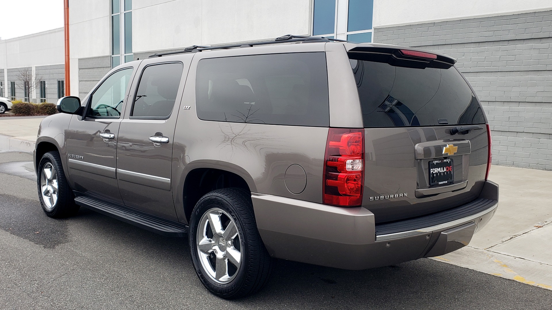 Used 2014 Chevrolet SUBURBAN LTZ / 4WD / ENTERTAINMENT / NAV / SUNROOF / TRAILER PKG for sale Sold at Formula Imports in Charlotte NC 28227 5