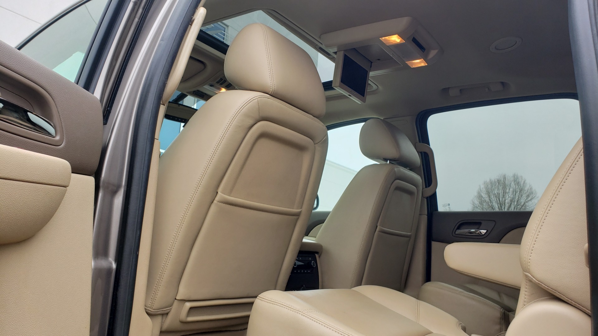 Used 2014 Chevrolet SUBURBAN LTZ / 4WD / ENTERTAINMENT / NAV / SUNROOF / TRAILER PKG for sale Sold at Formula Imports in Charlotte NC 28227 56