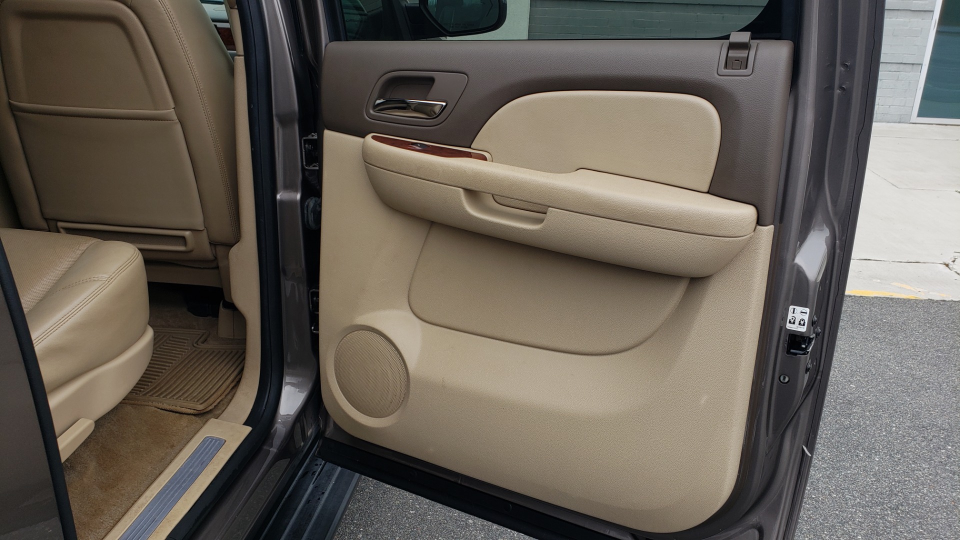 Used 2014 Chevrolet SUBURBAN LTZ / 4WD / ENTERTAINMENT / NAV / SUNROOF / TRAILER PKG for sale Sold at Formula Imports in Charlotte NC 28227 70