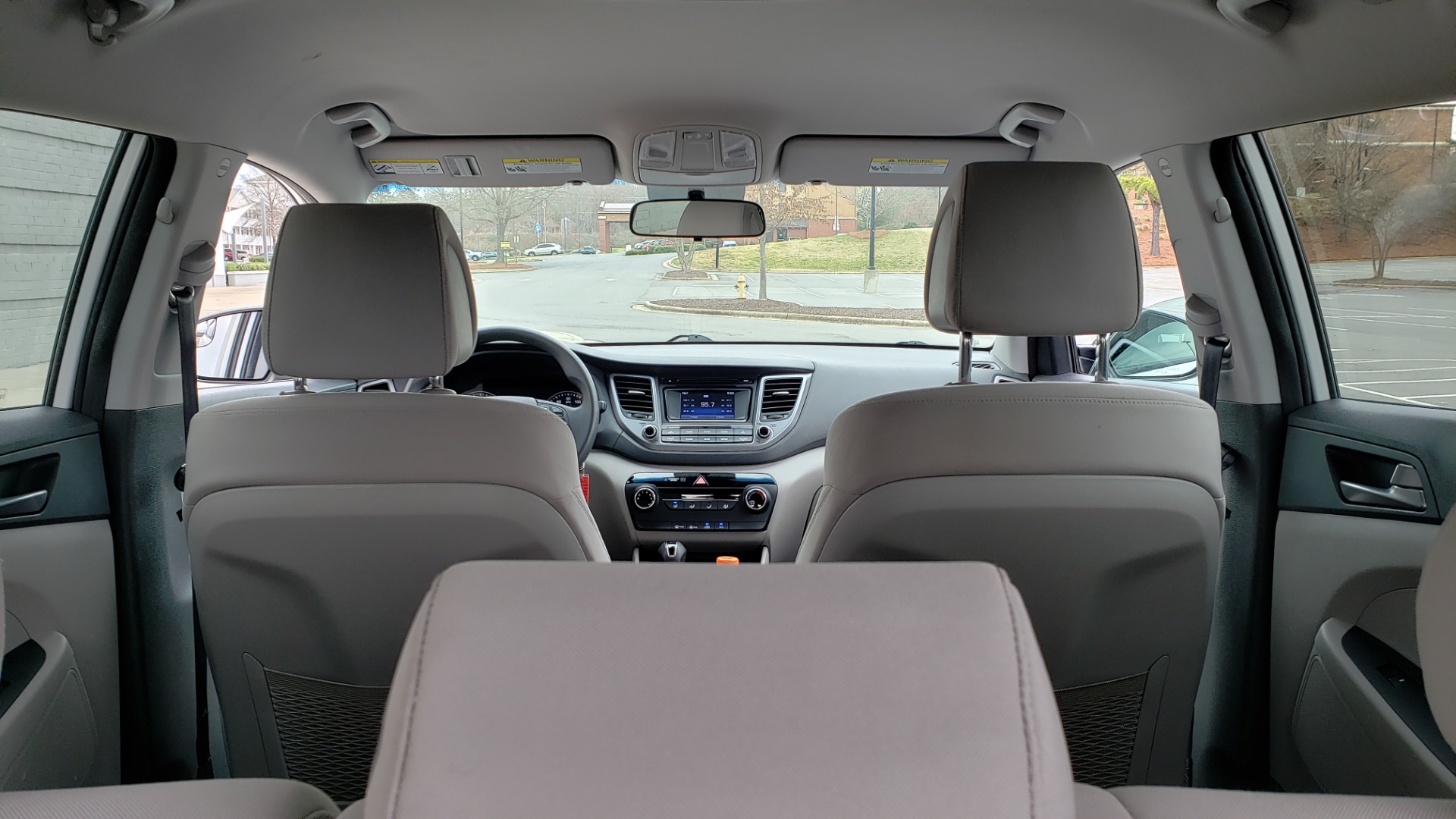 Used 2017 Hyundai TUCSON SE / 2.0L / 6-SPD AUTO / CLOTH / REARVIEW CAMERA for sale Sold at Formula Imports in Charlotte NC 28227 16