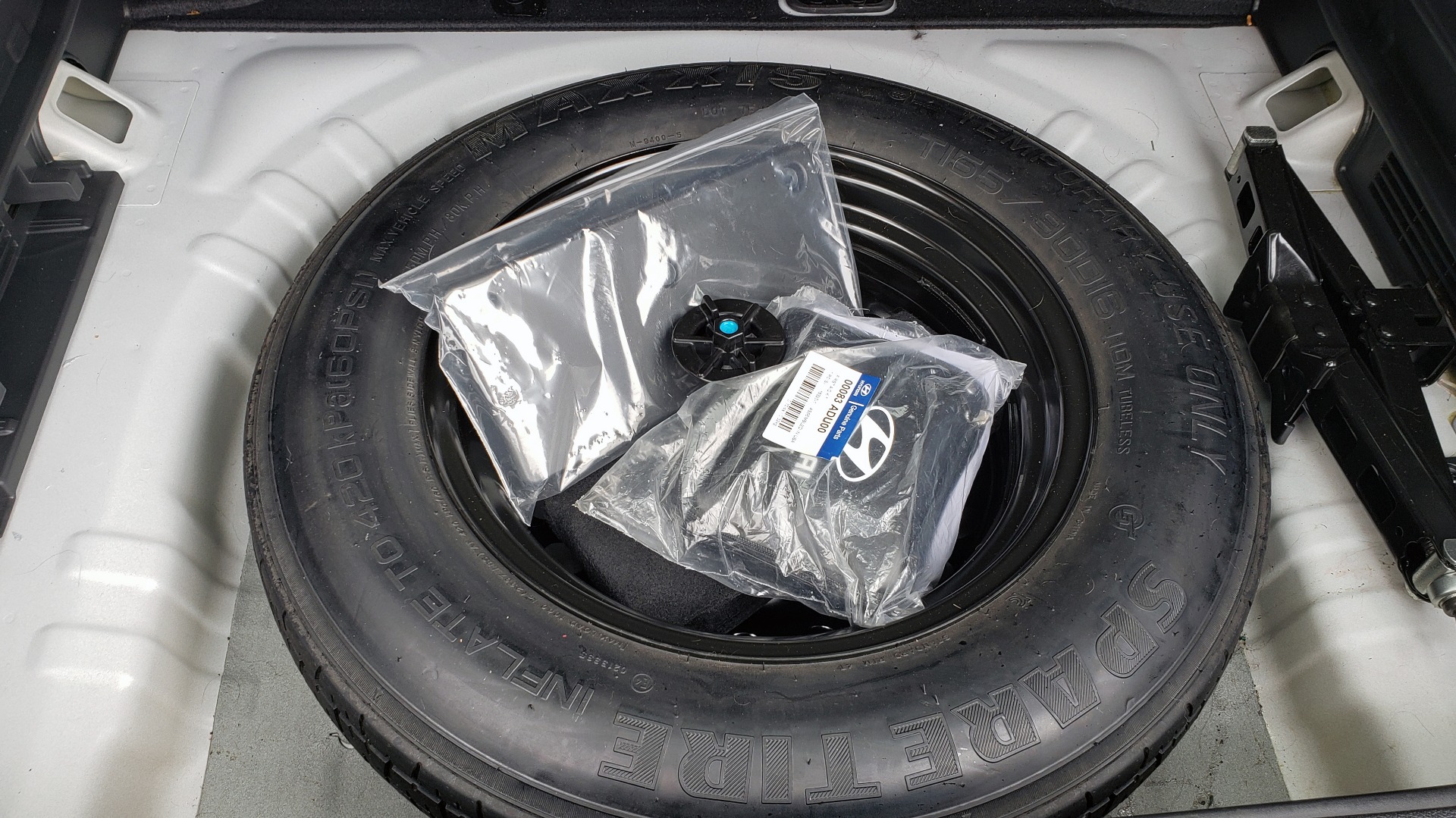Used 2017 Hyundai TUCSON SE / 2.0L / 6-SPD AUTO / CLOTH / REARVIEW CAMERA for sale Sold at Formula Imports in Charlotte NC 28227 19