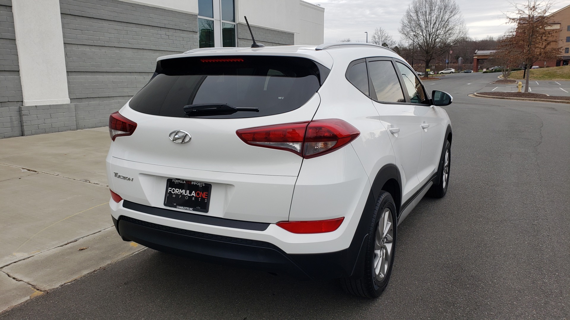 Used 2017 Hyundai TUCSON SE / 2.0L / 6-SPD AUTO / CLOTH / REARVIEW CAMERA for sale Sold at Formula Imports in Charlotte NC 28227 2