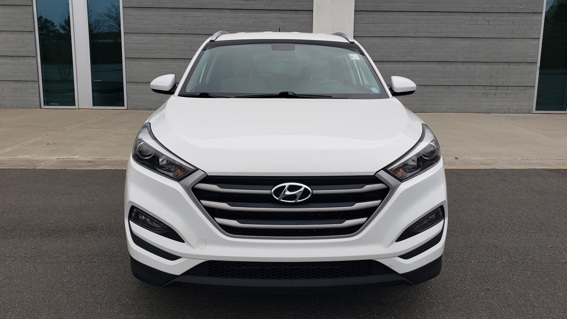 Used 2017 Hyundai TUCSON SE / 2.0L / 6-SPD AUTO / CLOTH / REARVIEW CAMERA for sale Sold at Formula Imports in Charlotte NC 28227 22