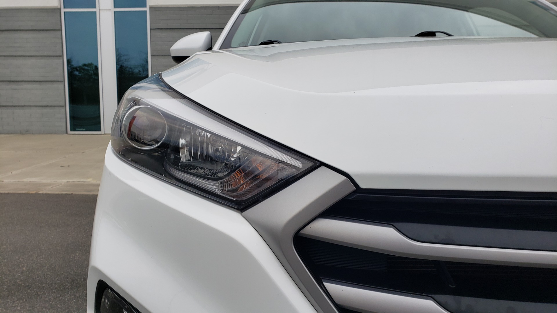 Used 2017 Hyundai TUCSON SE / 2.0L / 6-SPD AUTO / CLOTH / REARVIEW CAMERA for sale Sold at Formula Imports in Charlotte NC 28227 23