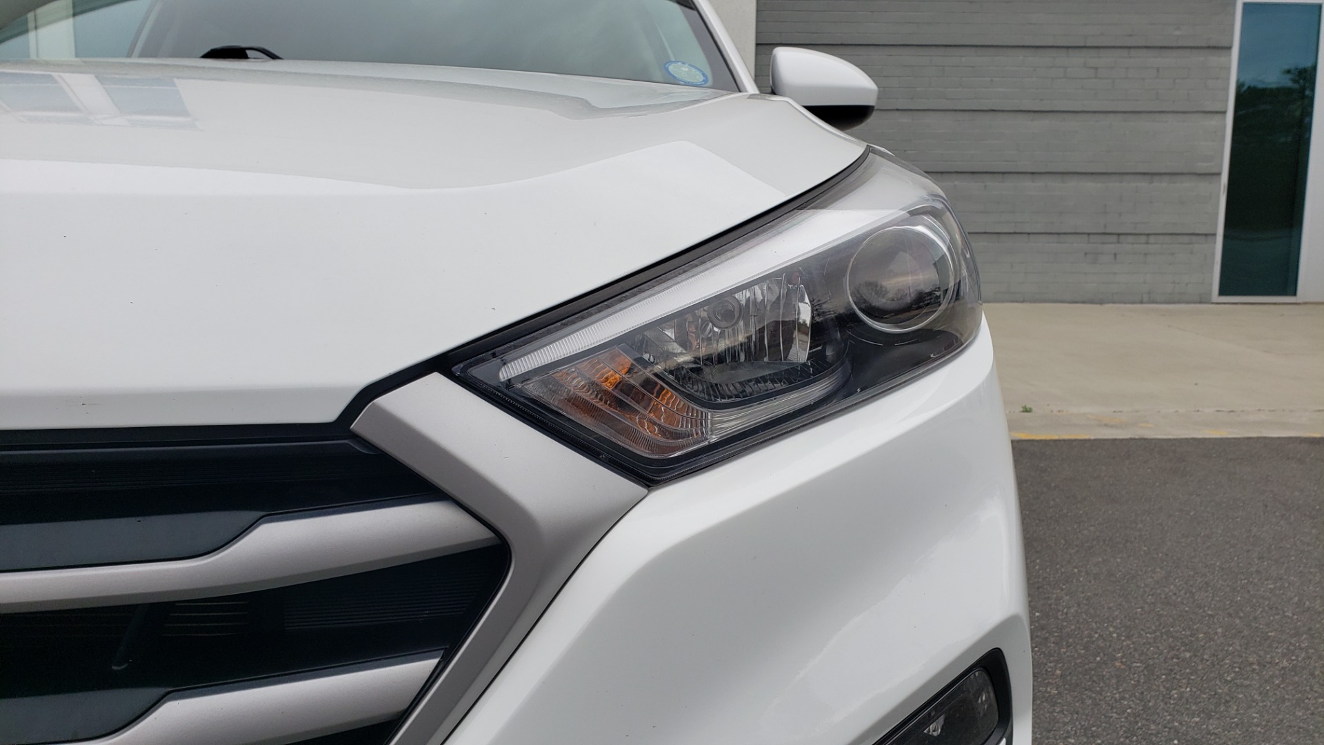 Used 2017 Hyundai TUCSON SE / 2.0L / 6-SPD AUTO / CLOTH / REARVIEW CAMERA for sale Sold at Formula Imports in Charlotte NC 28227 24