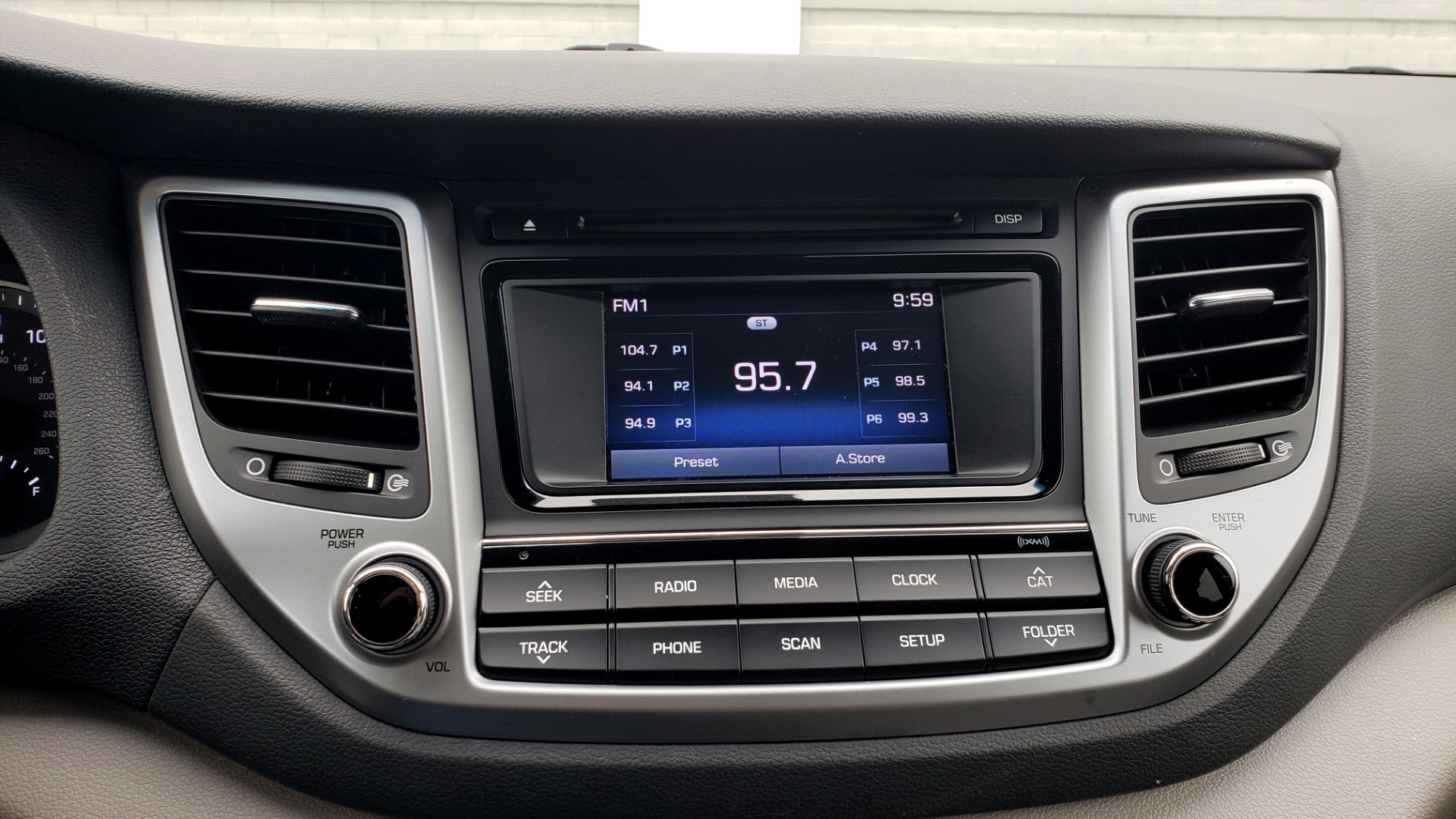 Used 2017 Hyundai TUCSON SE / 2.0L / 6-SPD AUTO / CLOTH / REARVIEW CAMERA for sale Sold at Formula Imports in Charlotte NC 28227 45