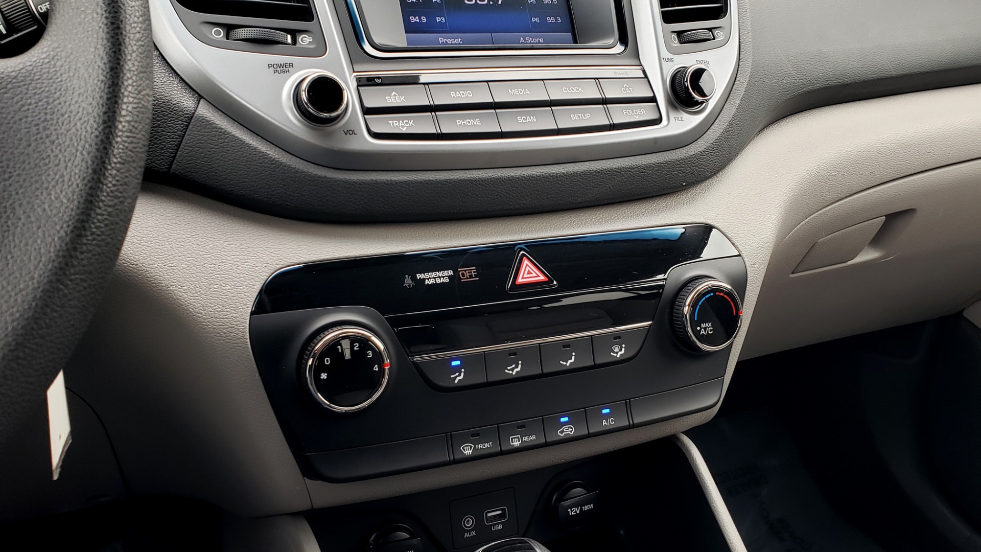 Used 2017 Hyundai TUCSON SE / 2.0L / 6-SPD AUTO / CLOTH / REARVIEW CAMERA for sale Sold at Formula Imports in Charlotte NC 28227 47