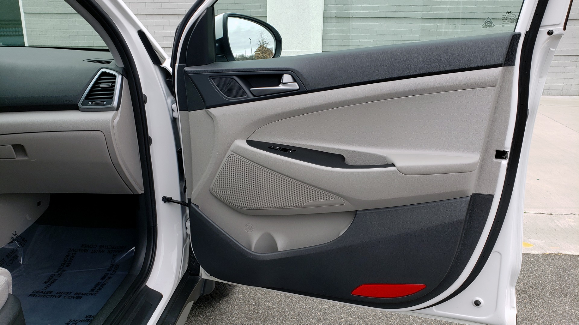 Used 2017 Hyundai TUCSON SE / 2.0L / 6-SPD AUTO / CLOTH / REARVIEW CAMERA for sale Sold at Formula Imports in Charlotte NC 28227 60