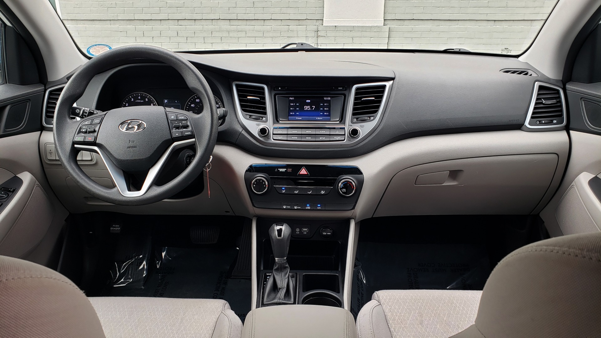 Used 2017 Hyundai TUCSON SE / 2.0L / 6-SPD AUTO / CLOTH / REARVIEW CAMERA for sale Sold at Formula Imports in Charlotte NC 28227 73