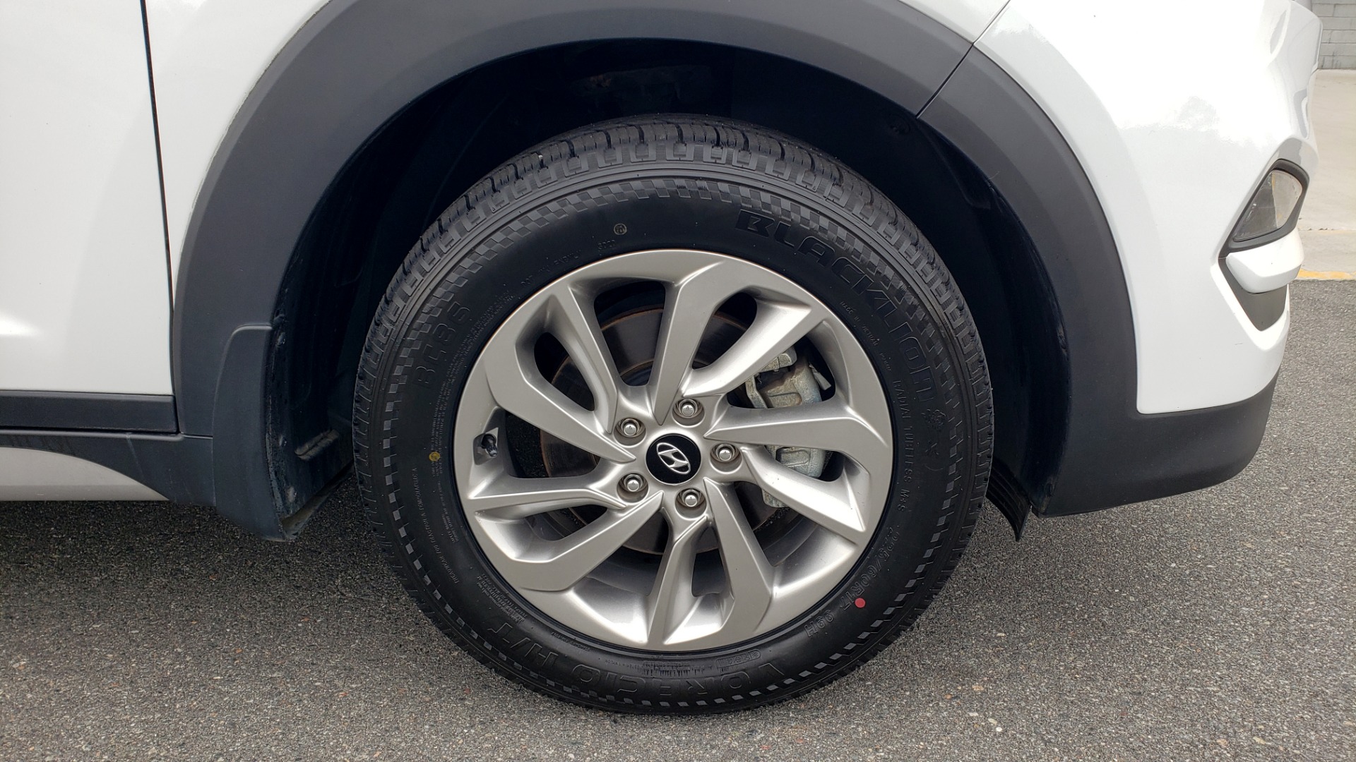 Used 2017 Hyundai TUCSON SE / 2.0L / 6-SPD AUTO / CLOTH / REARVIEW CAMERA for sale Sold at Formula Imports in Charlotte NC 28227 78