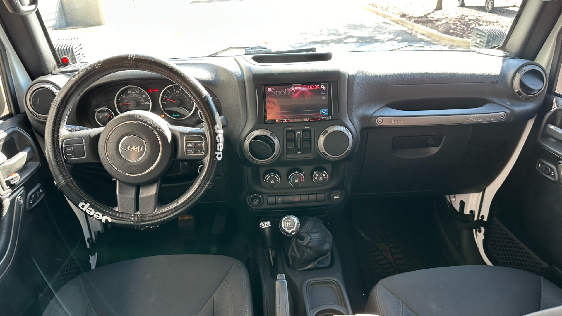 Used 2015 Jeep Wrangler Unlimited Freedom Edition for sale $25,995 at Formula Imports in Charlotte NC 28227 29